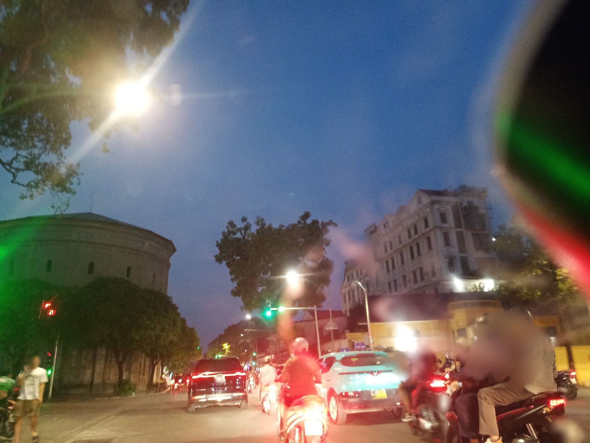 Street view near Galaxy Hotel & Bar, Hoàn Kiếm — © hn_front_1 (CC BY-SA · Mapillary)