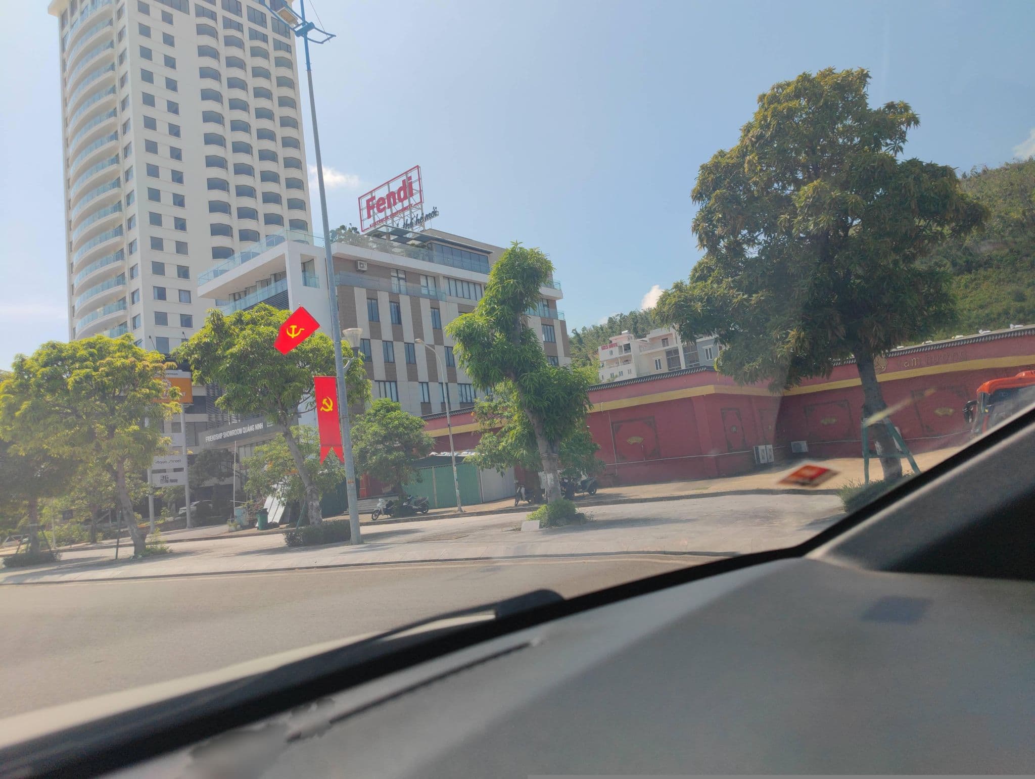 Street view near Halong Violet, Hạ Long — © hn_right_2 (CC BY-SA · Mapillary)