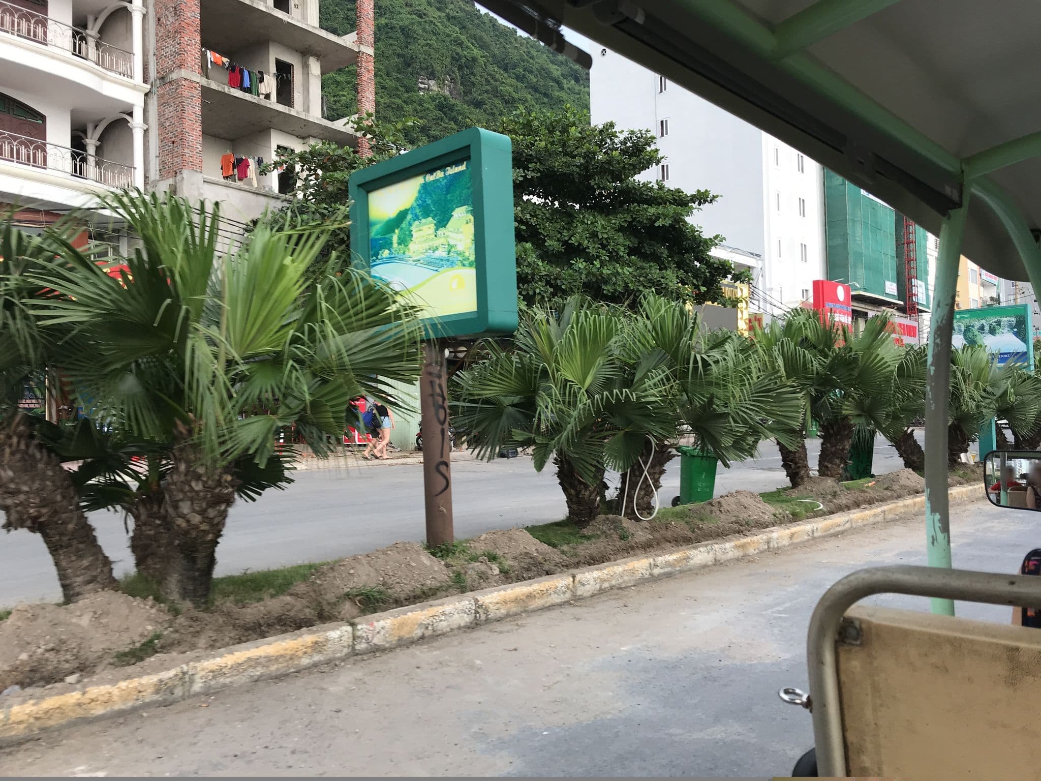 Street view near dream hotel, Cát Bà — © nigelramsay (CC BY-SA · Mapillary)