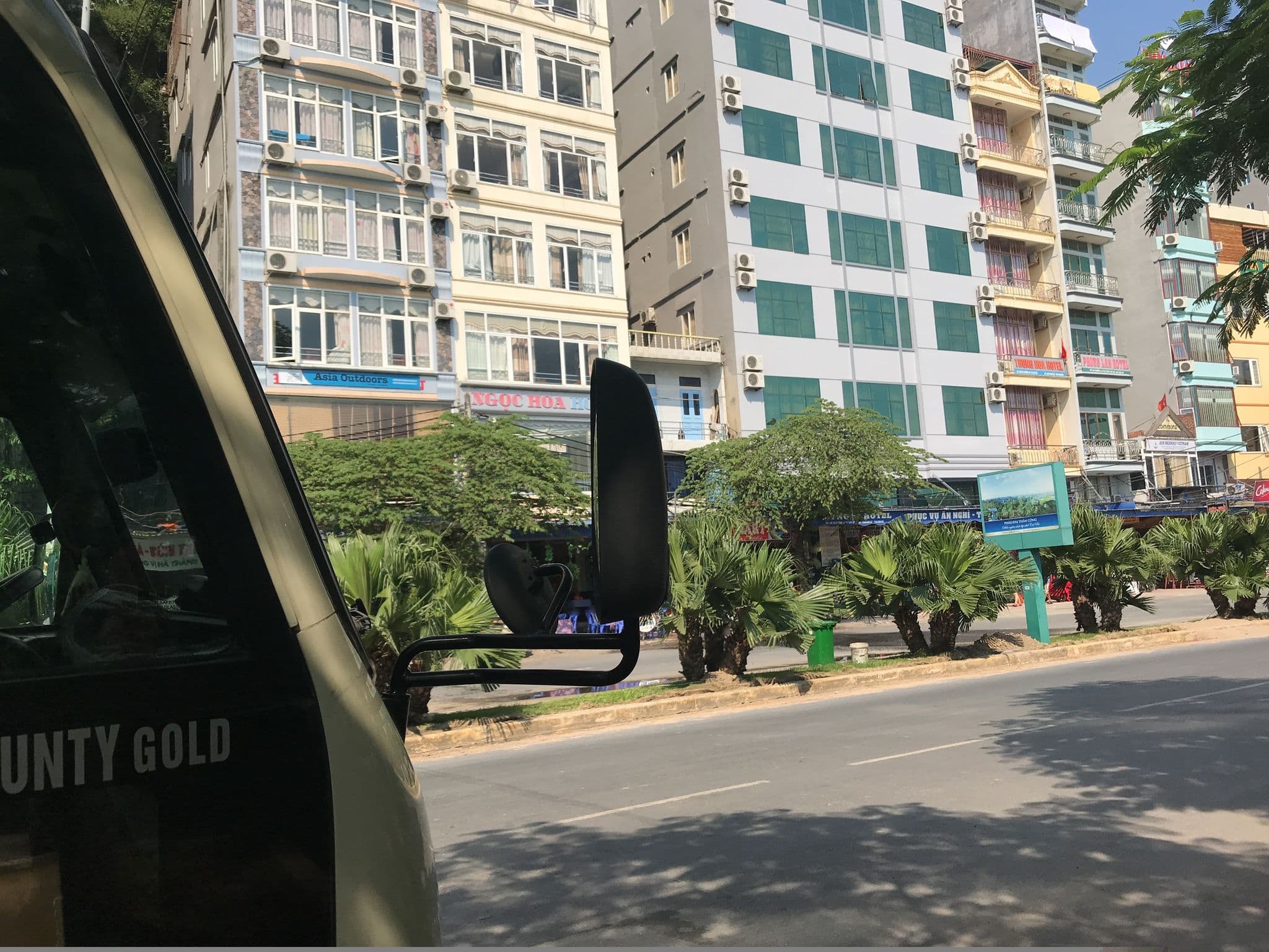 Street view near Khanh Huyen Hotel, Cát Bà — © nigelramsay (CC BY-SA · Mapillary)
