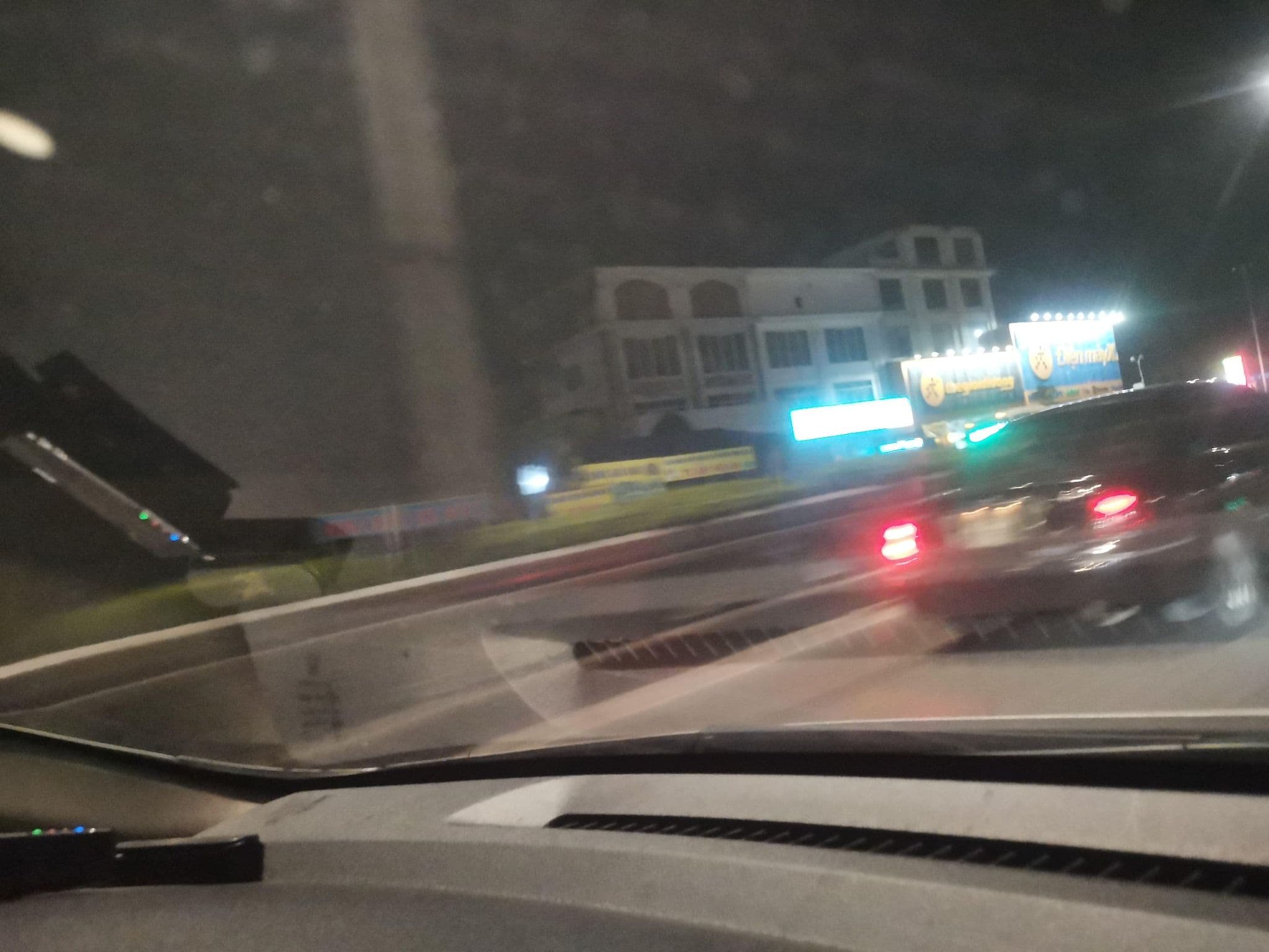 Street view near Sao Mai Hotel, Mỹ Hào — © hn_left_2 (CC BY-SA · Mapillary)