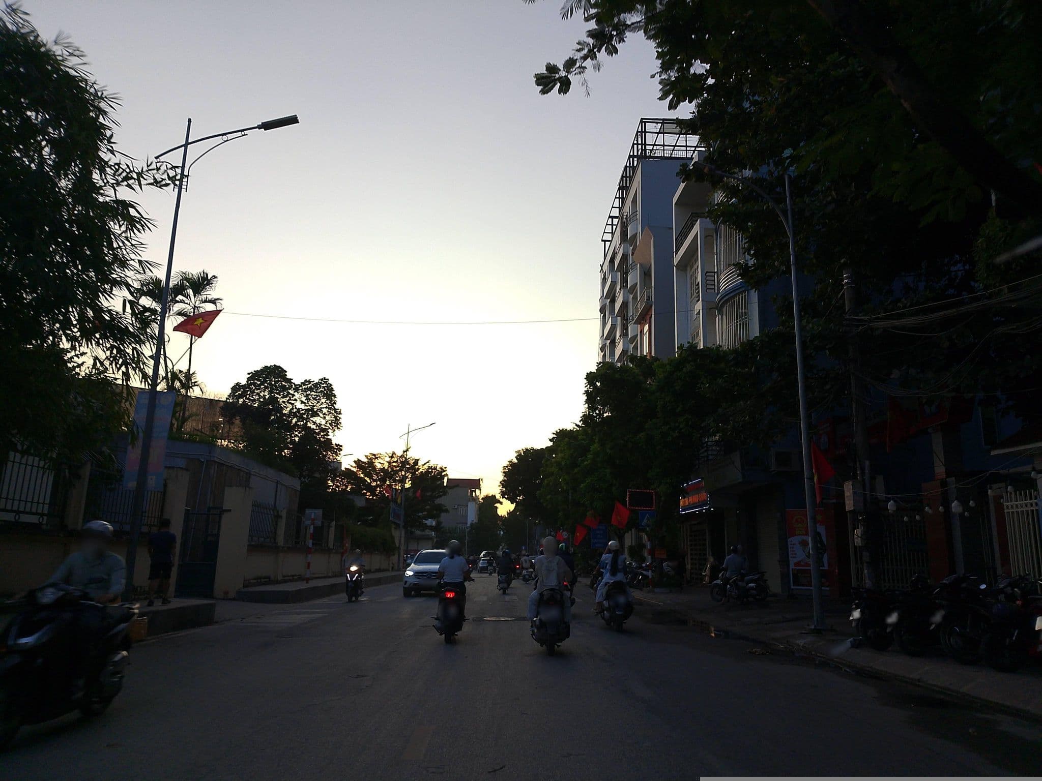 Street view near Ha Thuong Hotel, Haiphong — © HuyenGM78 (CC BY-SA · Mapillary)