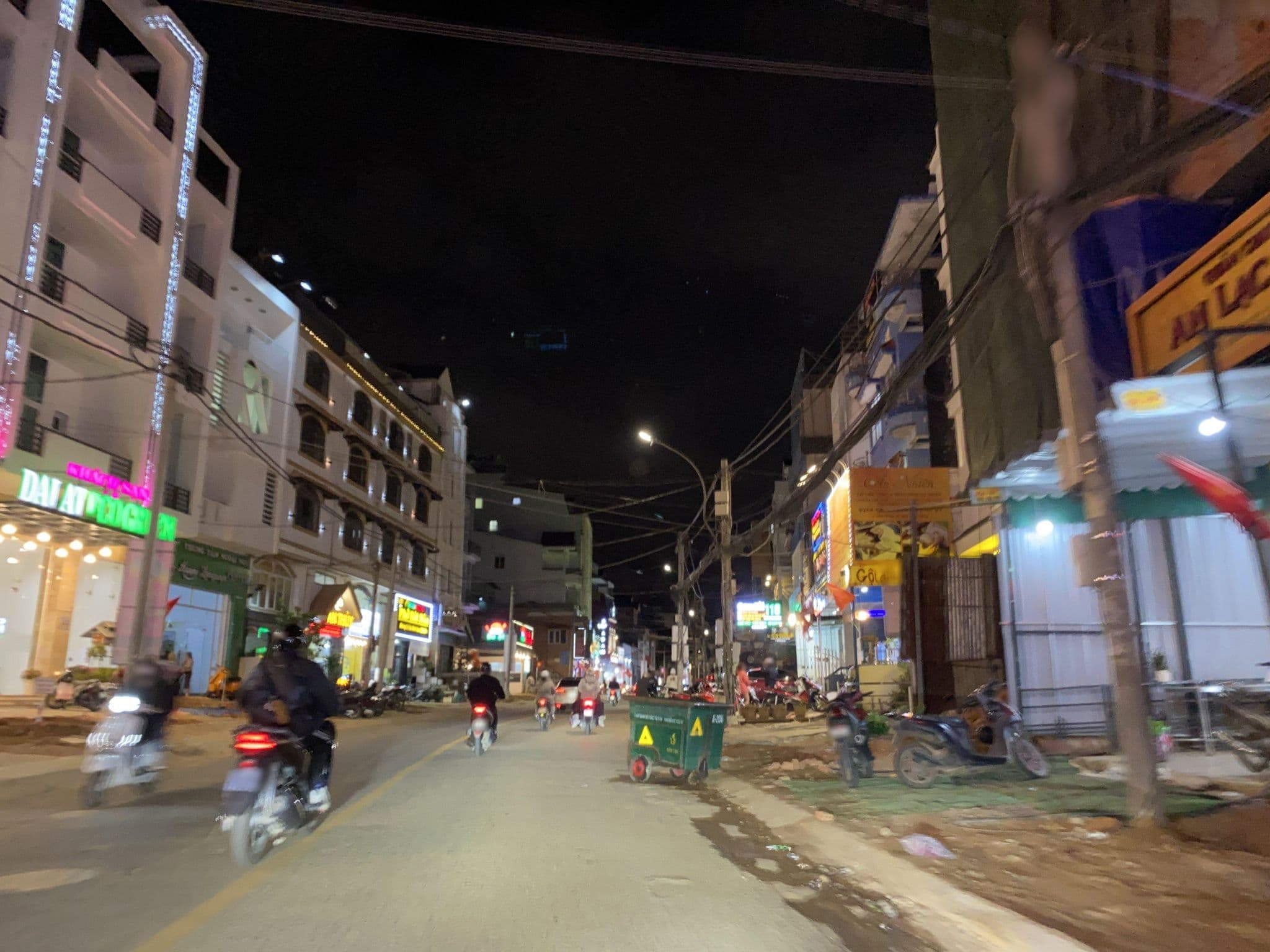 Street view near An Thủy Hotel, Ðà Lạt — © DriveWithHoang (CC BY-SA · Mapillary)