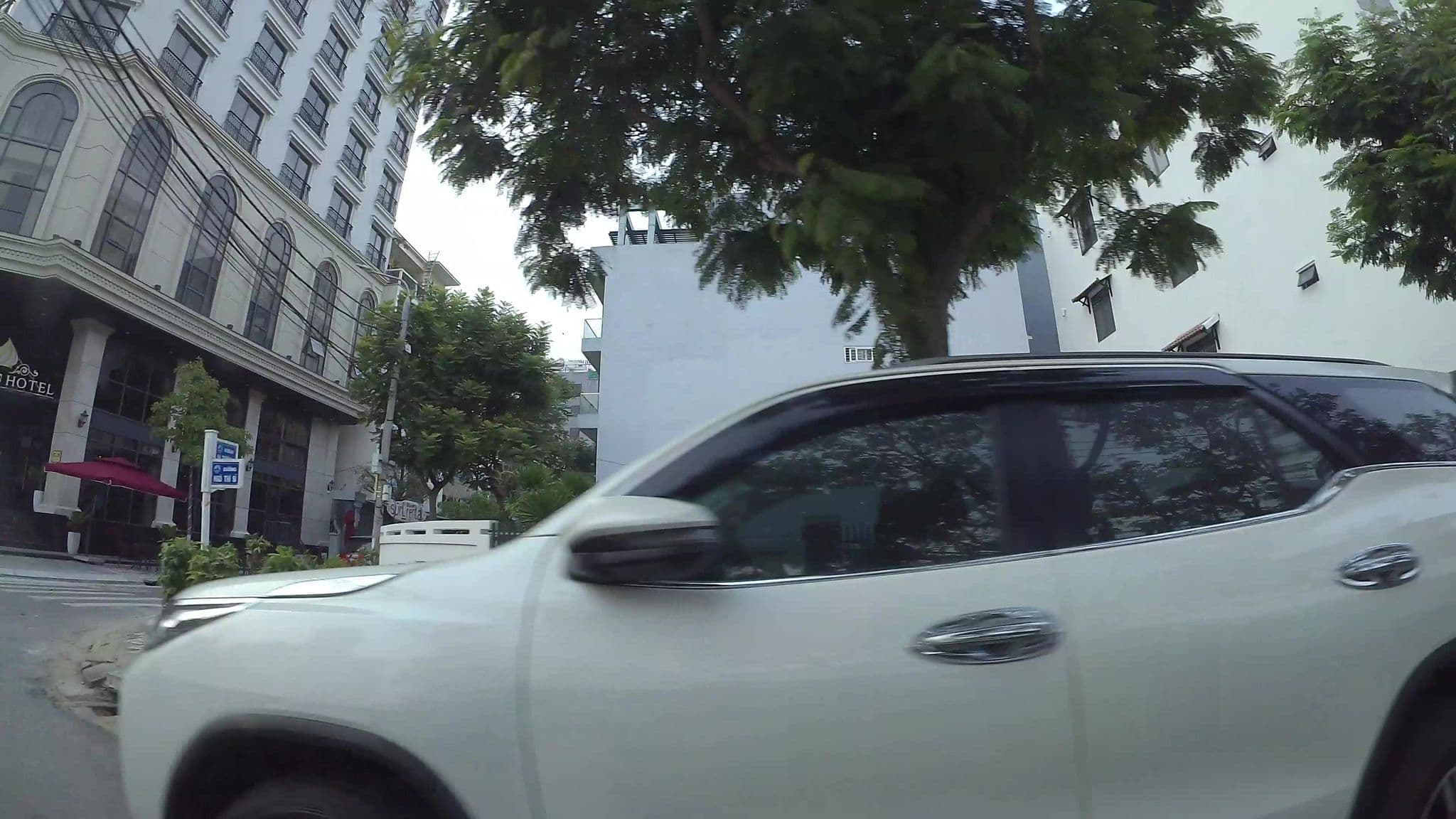 Street view near Happy Vietnam Villa, Sơn Trà — © kaartcam (CC BY-SA · Mapillary)
