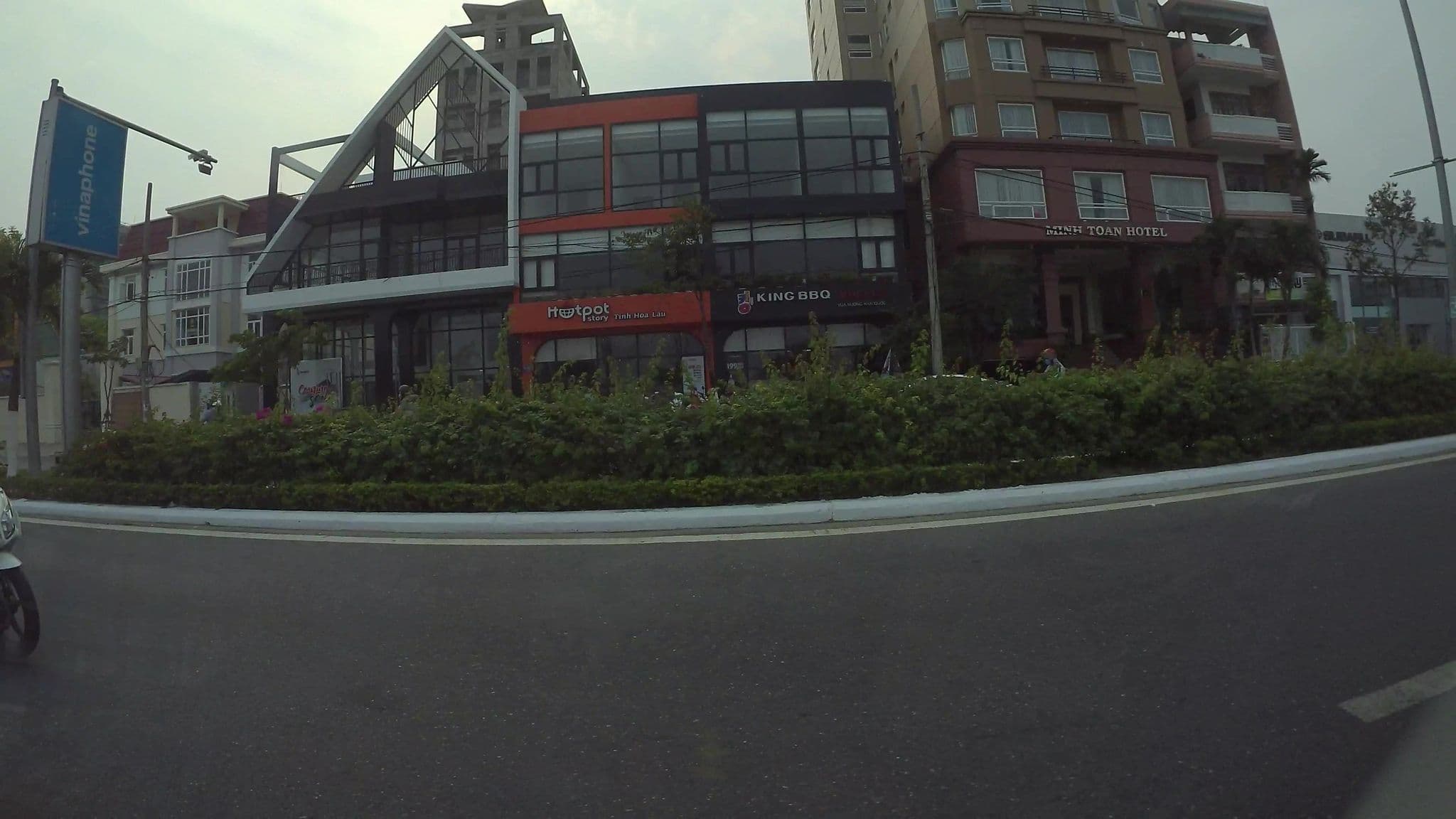 Street view near Khách Sạn Minh Toàn, Sơn Trà — © kaartcam (CC BY-SA · Mapillary)