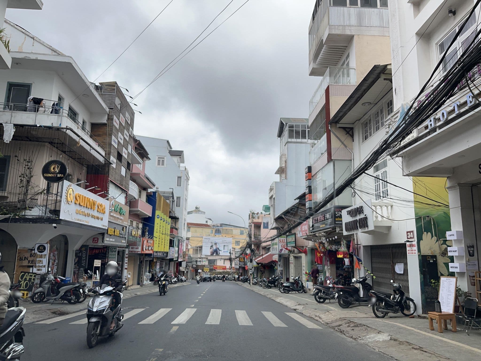 Street view near Ngoc Phu Dalay, Ðà Lạt — © DriveWithHoang (CC BY-SA · Mapillary)