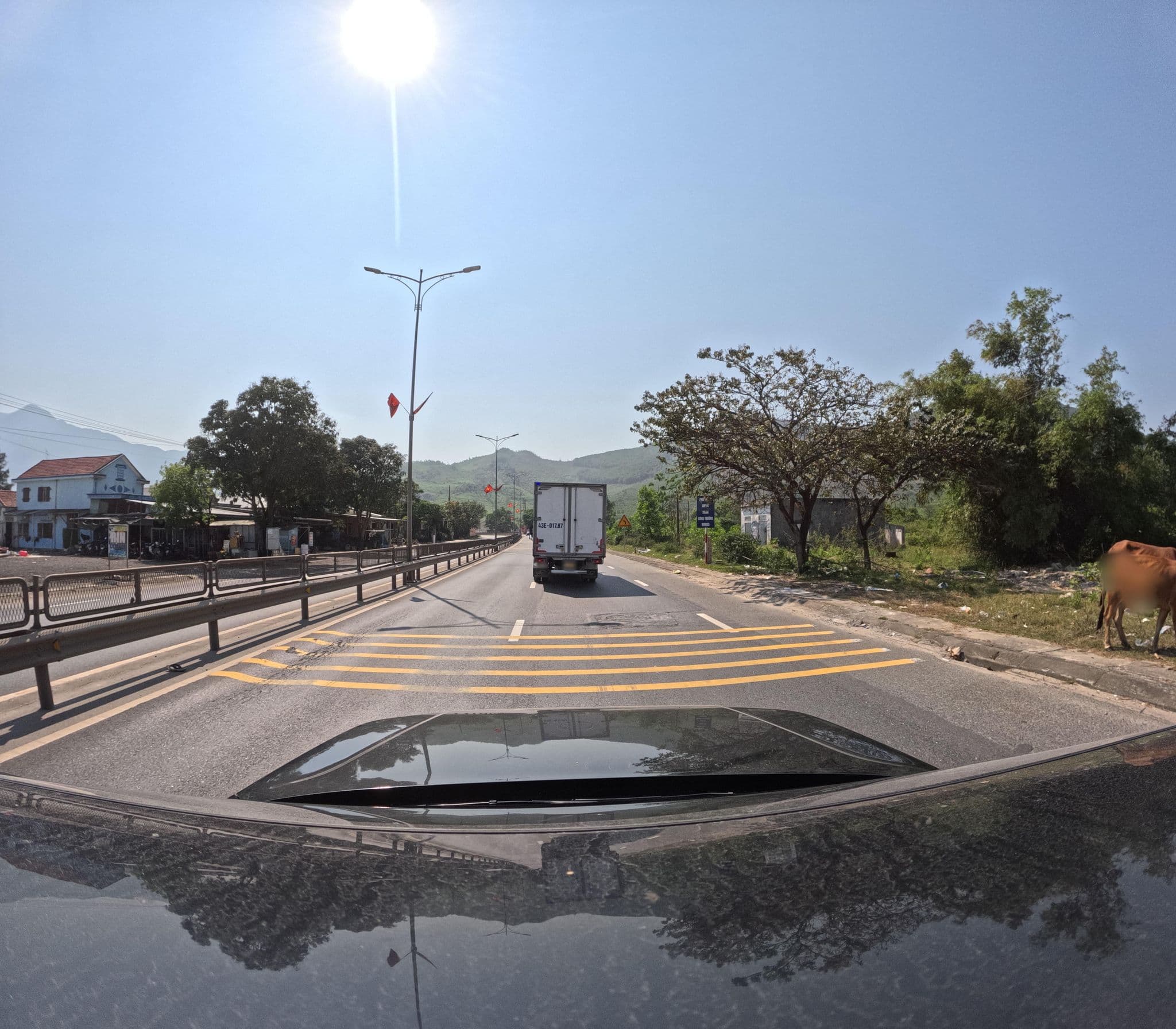 Street view near Thanh Tam Resort, Lăng Cô — © hrfhdsyu7w (CC BY-SA · Mapillary)