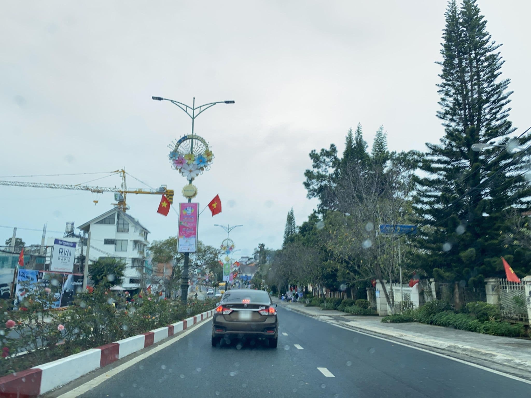 Street view near La Vie En Rose, Ðà Lạt — © DriveWithHoang (CC BY-SA · Mapillary)