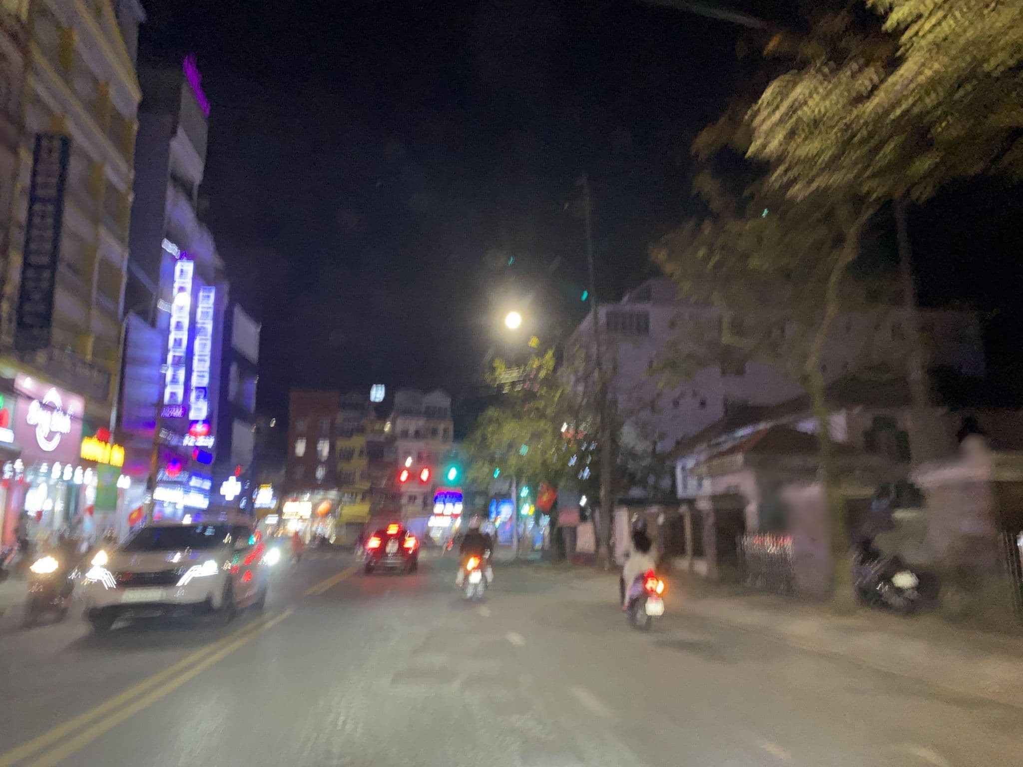 Street view near Tầm Xuân Hotel, Ðà Lạt — © DriveWithHoang (CC BY-SA · Mapillary)
