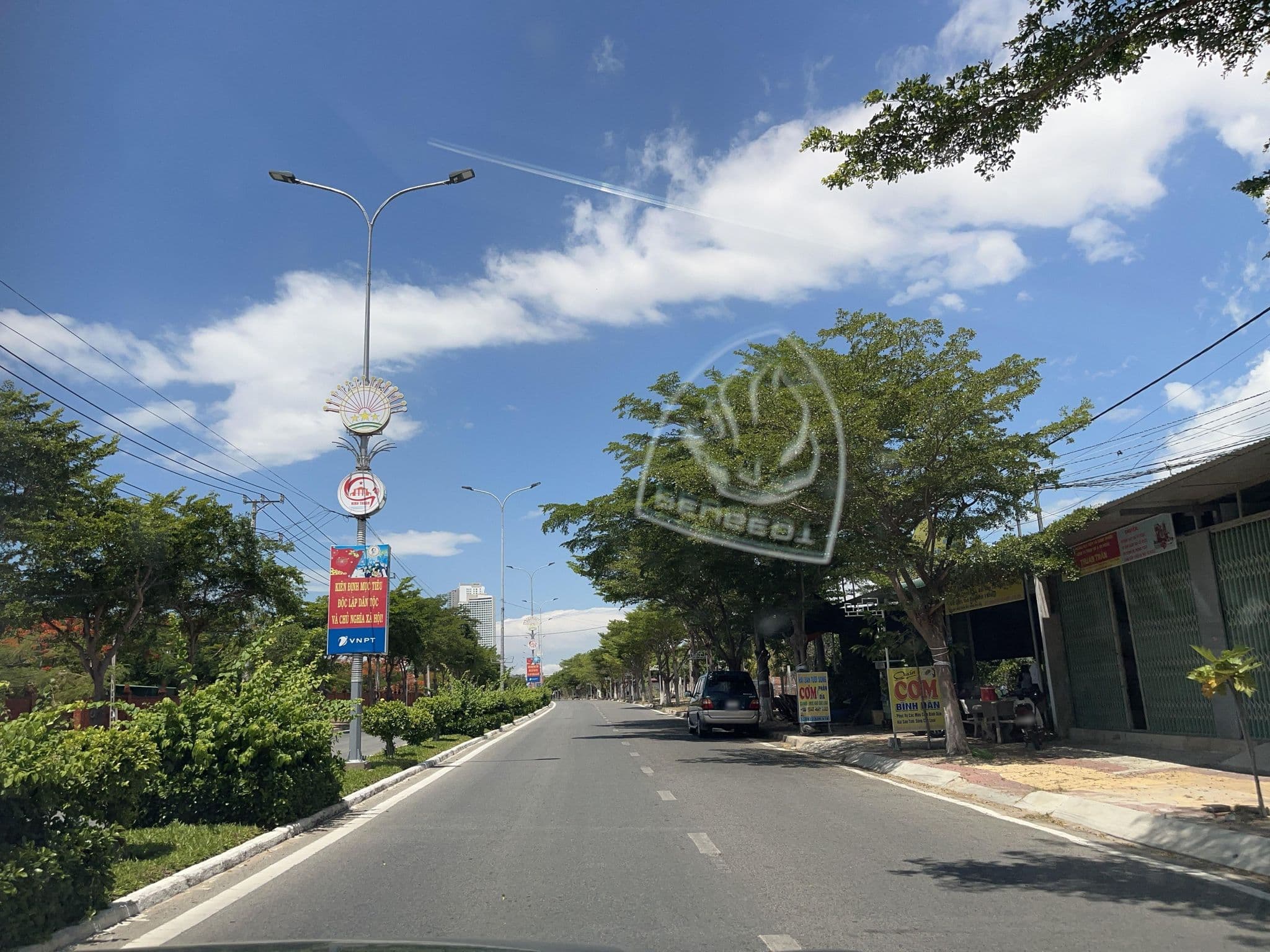 Street view near Ánh Dương, Khánh Hải — © DriveWithHoang (CC BY-SA · Mapillary)