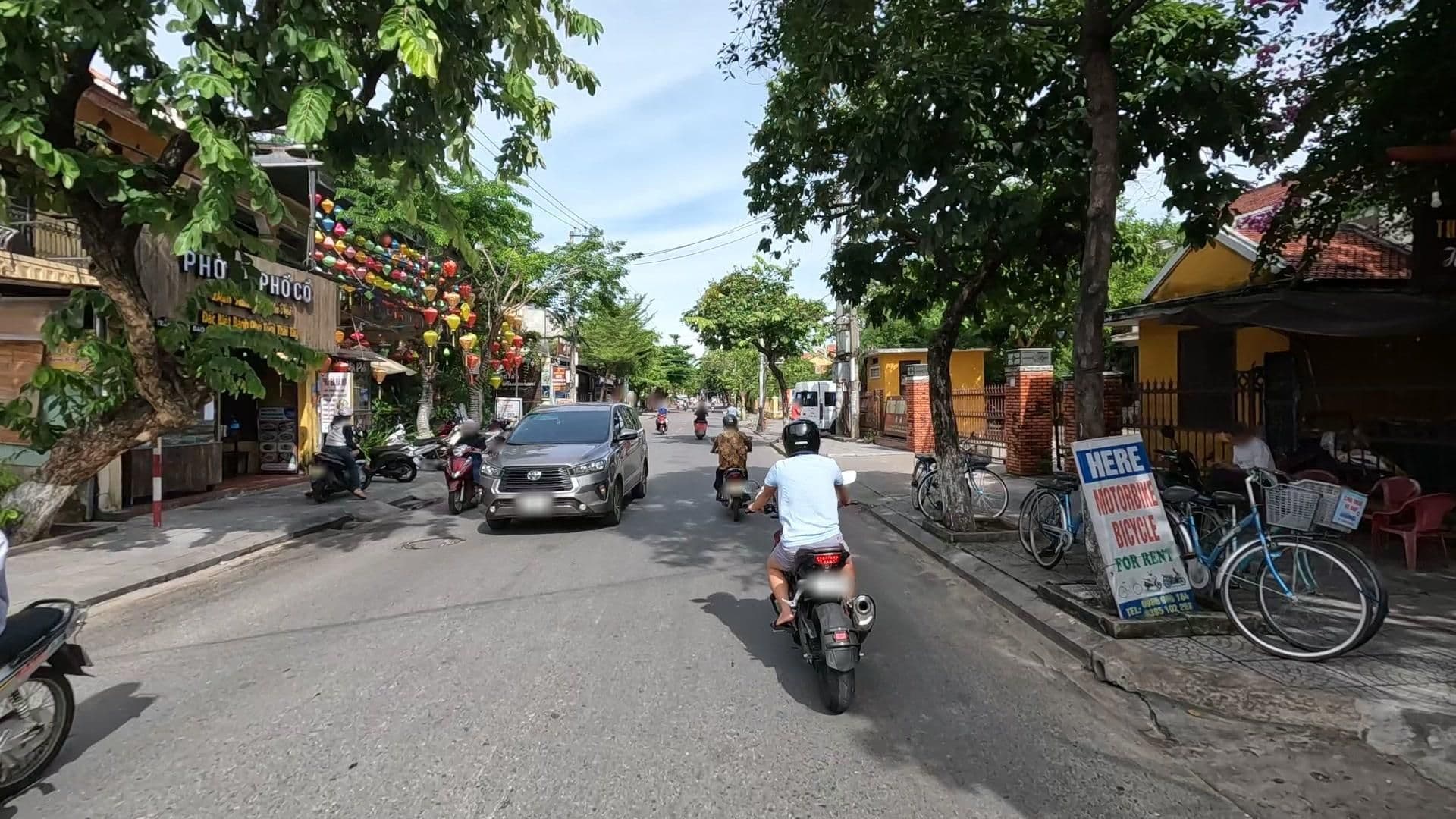 Street view near Cong Doan Hotel Hoi An, Hoi An — © lucomsky (CC BY-SA · Mapillary)