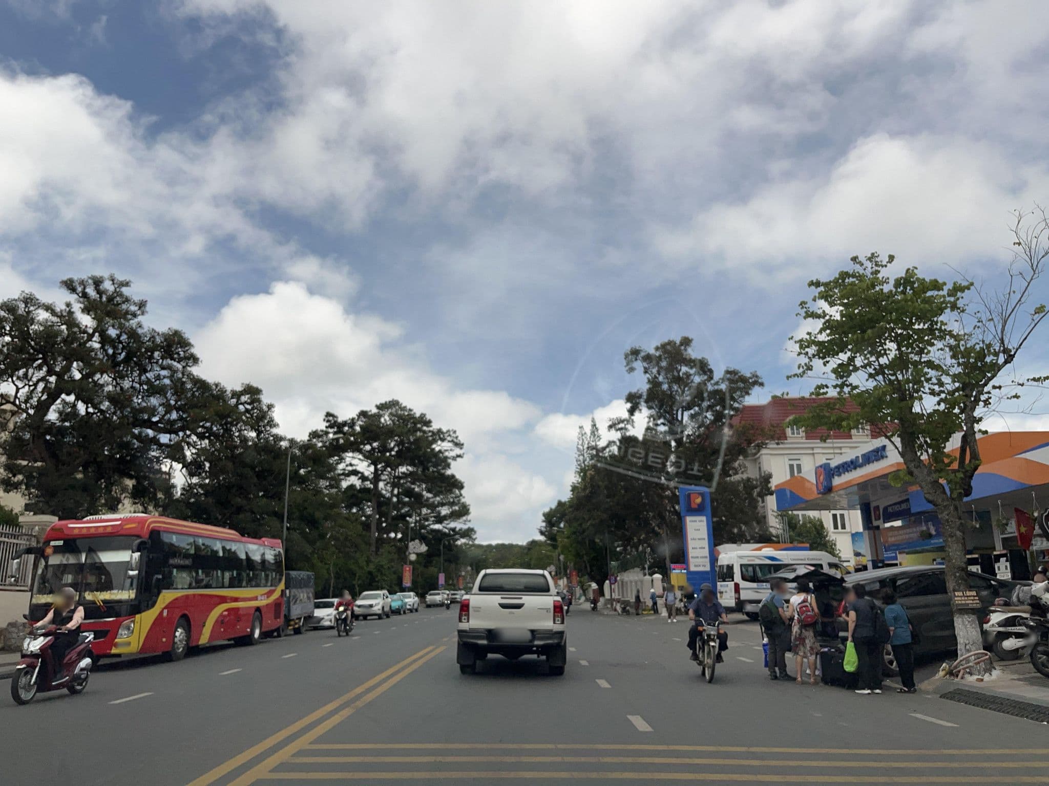Street view near La Fleur Premium Central Apartment, Ðà Lạt — © DriveWithHoang (CC BY-SA · Mapillary)
