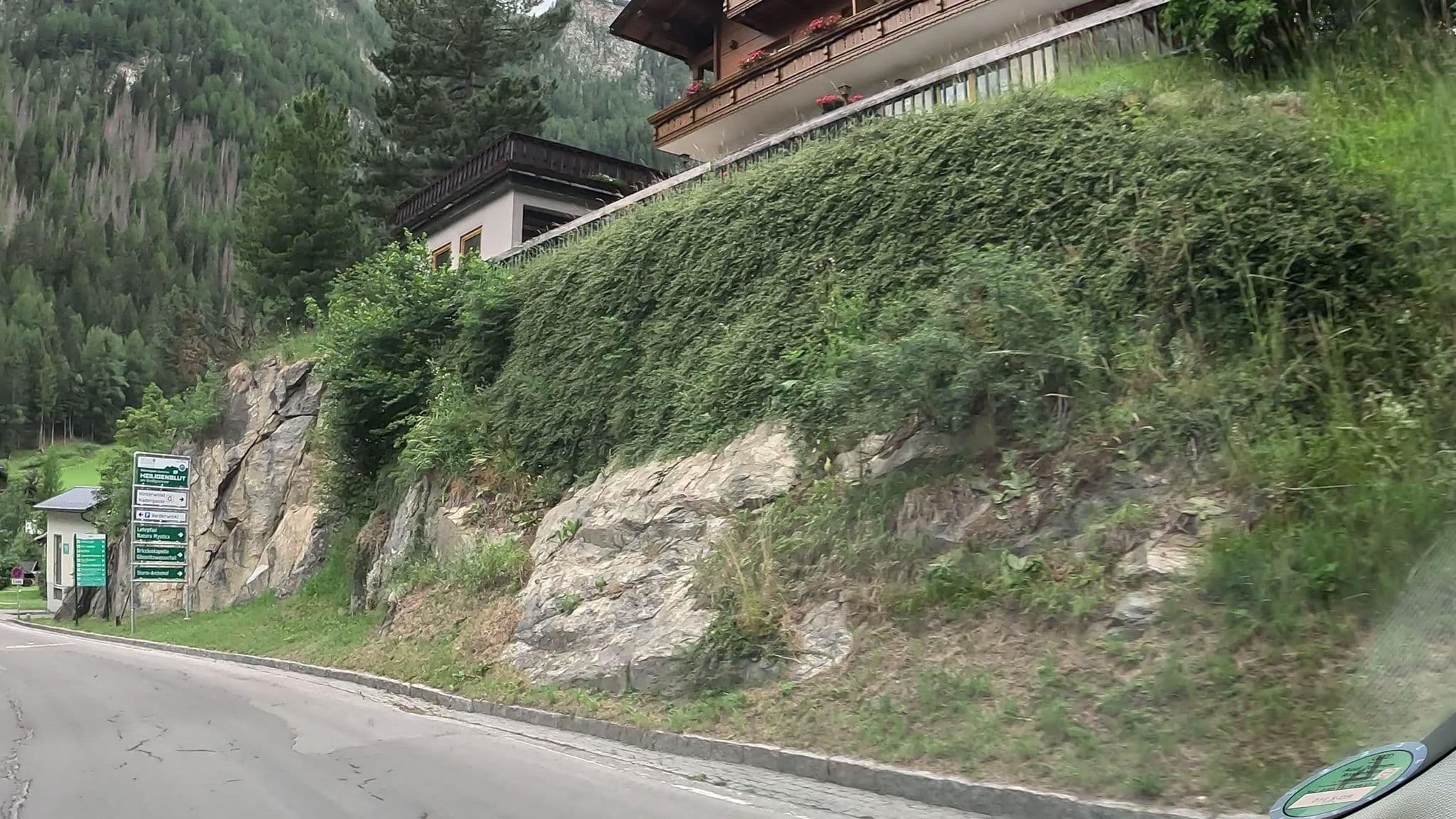 Street view near Pension Ambrosi, Heiligenblut — © stefanro74 (CC BY-SA · Mapillary)