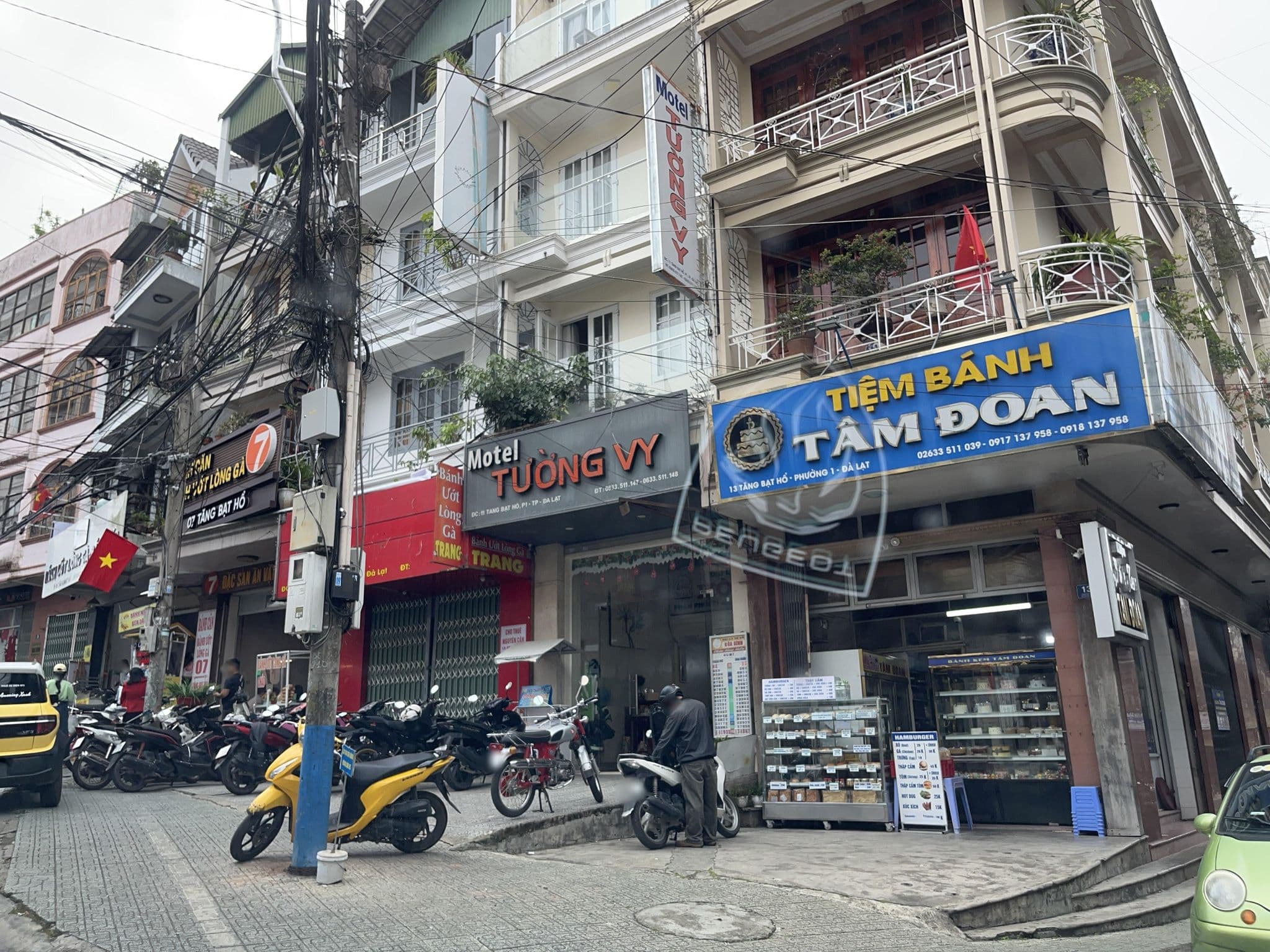 Street view near A Chau Hotel, Ðà Lạt — © DriveWithHoang (CC BY-SA · Mapillary)