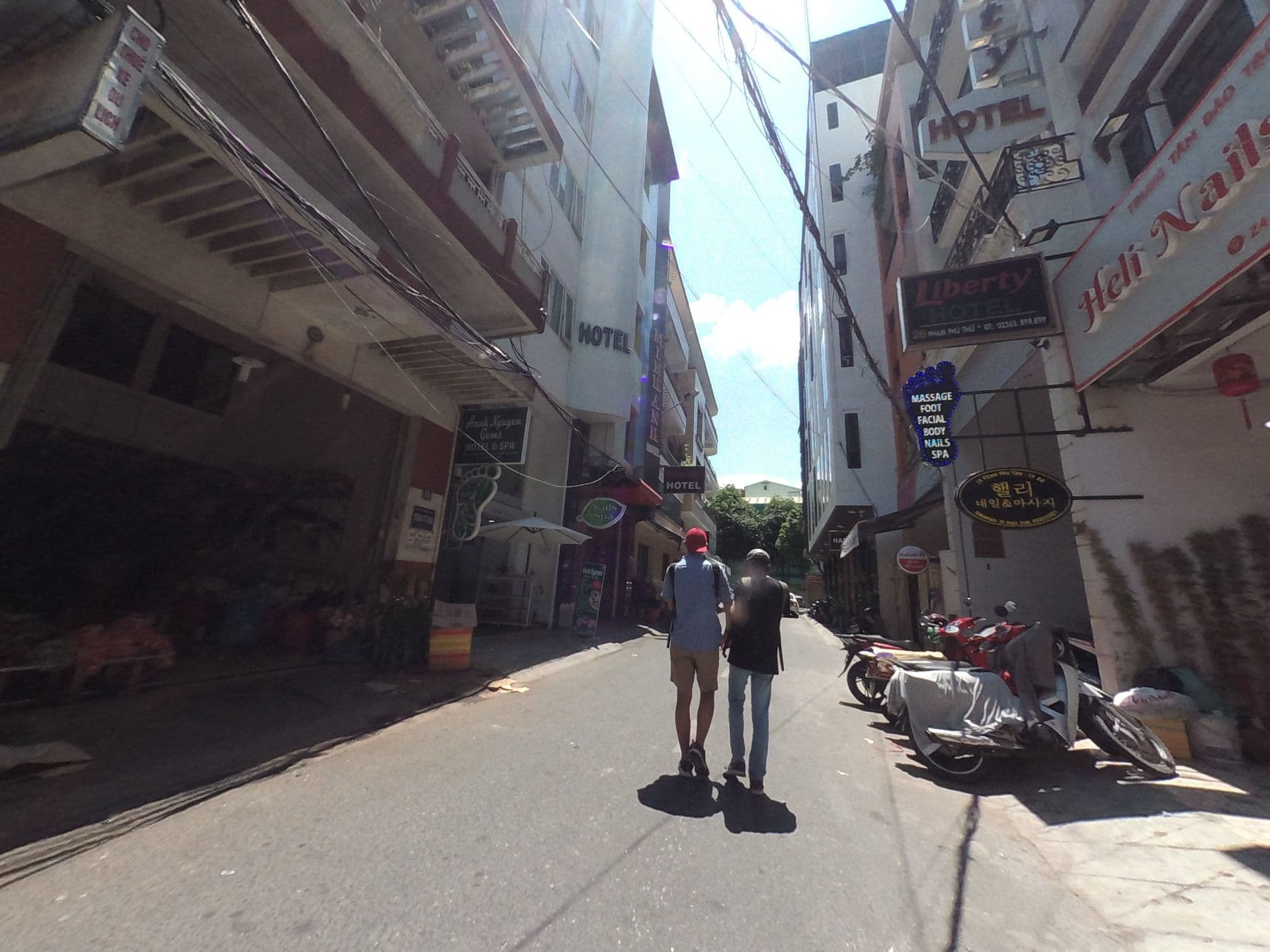Street view near Daesco Hotel, Da Nang — © rsnaru (CC BY-SA · Mapillary)