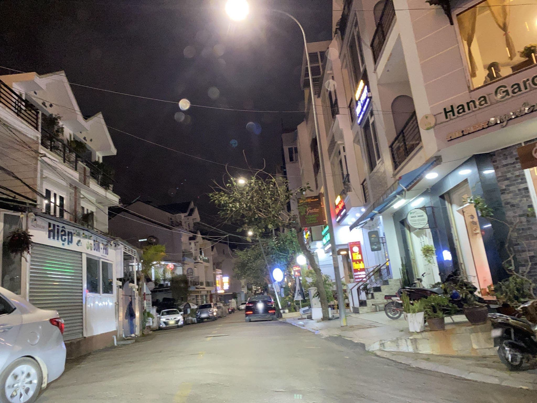 Street view near Thiên Ân Hotel, Ðà Lạt — © DriveWithHoang (CC BY-SA · Mapillary)