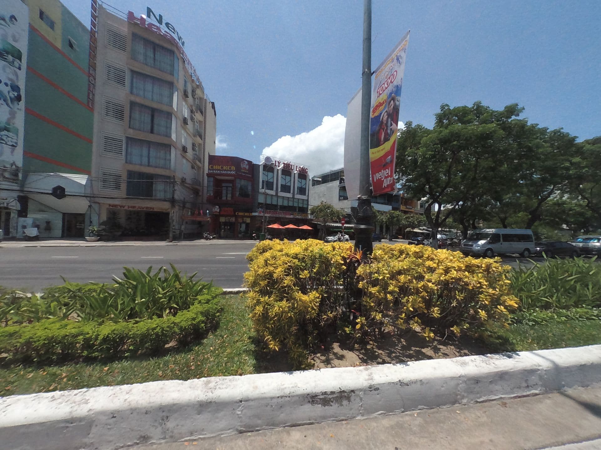 Street view near Heaven hotel, Da Nang — © rsnaru (CC BY-SA · Mapillary)
