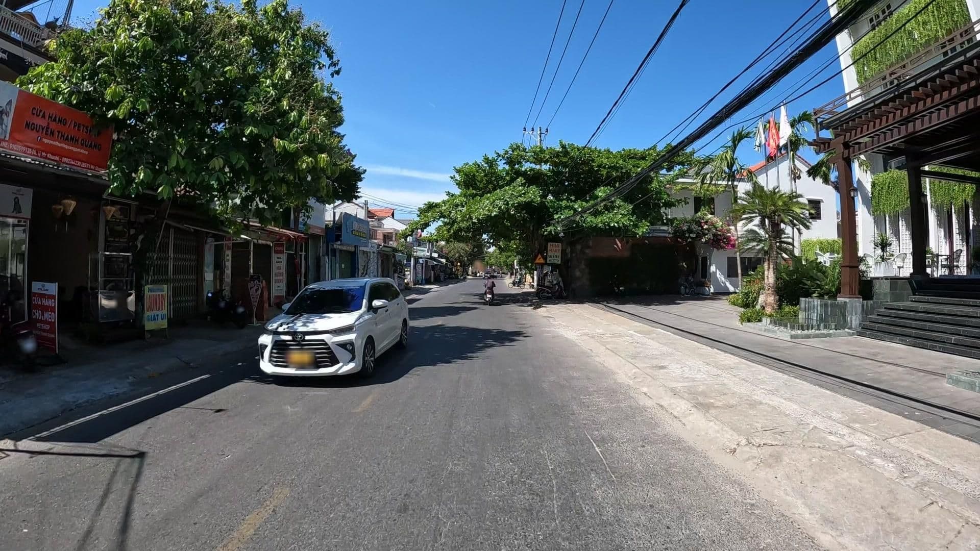 Street view near Mercure Hoi An Royal, Hoi An — © lucomsky (CC BY-SA · Mapillary)