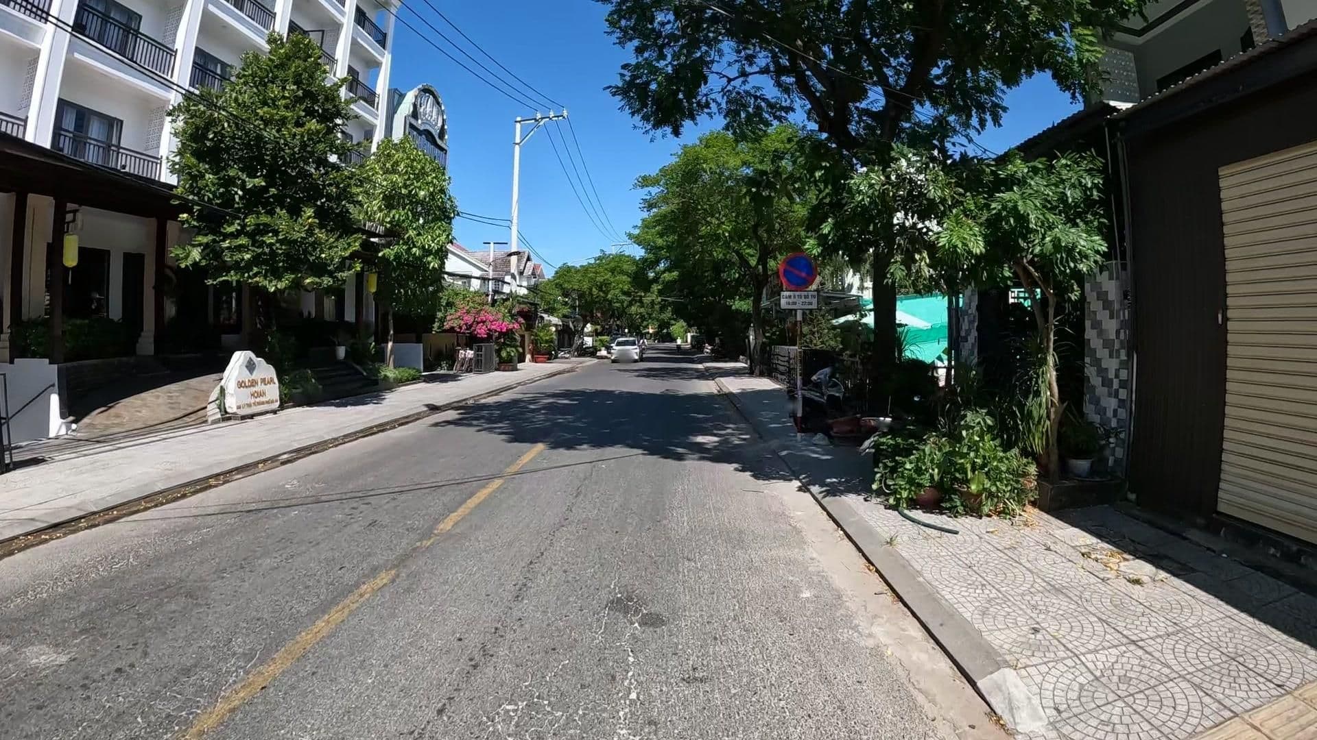 Street view near Golden Pearl Hoi An Hotel, Hoi An — © lucomsky (CC BY-SA · Mapillary)