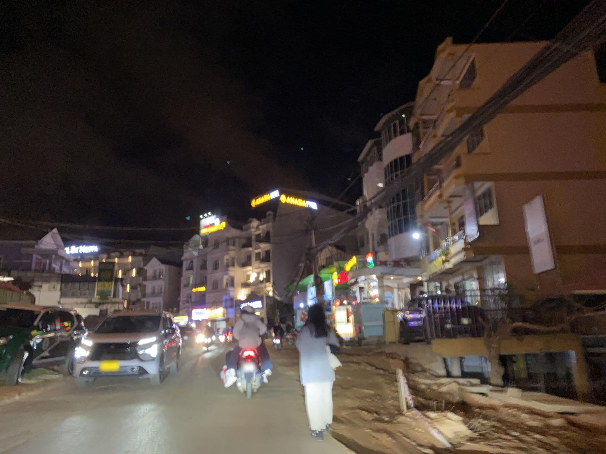 Street view near Khách Sạn Ngọc Nguyên Anh, Ðà Lạt — © DriveWithHoang (CC BY-SA · Mapillary)