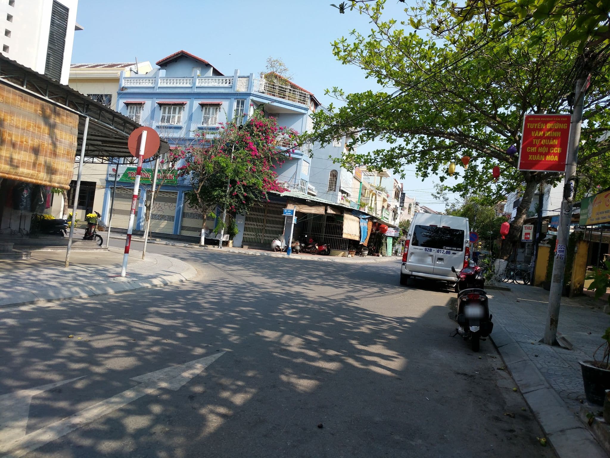 Street view near Tribee Cham Hostel, Hoi An — © davidbdean (CC BY-SA · Mapillary)