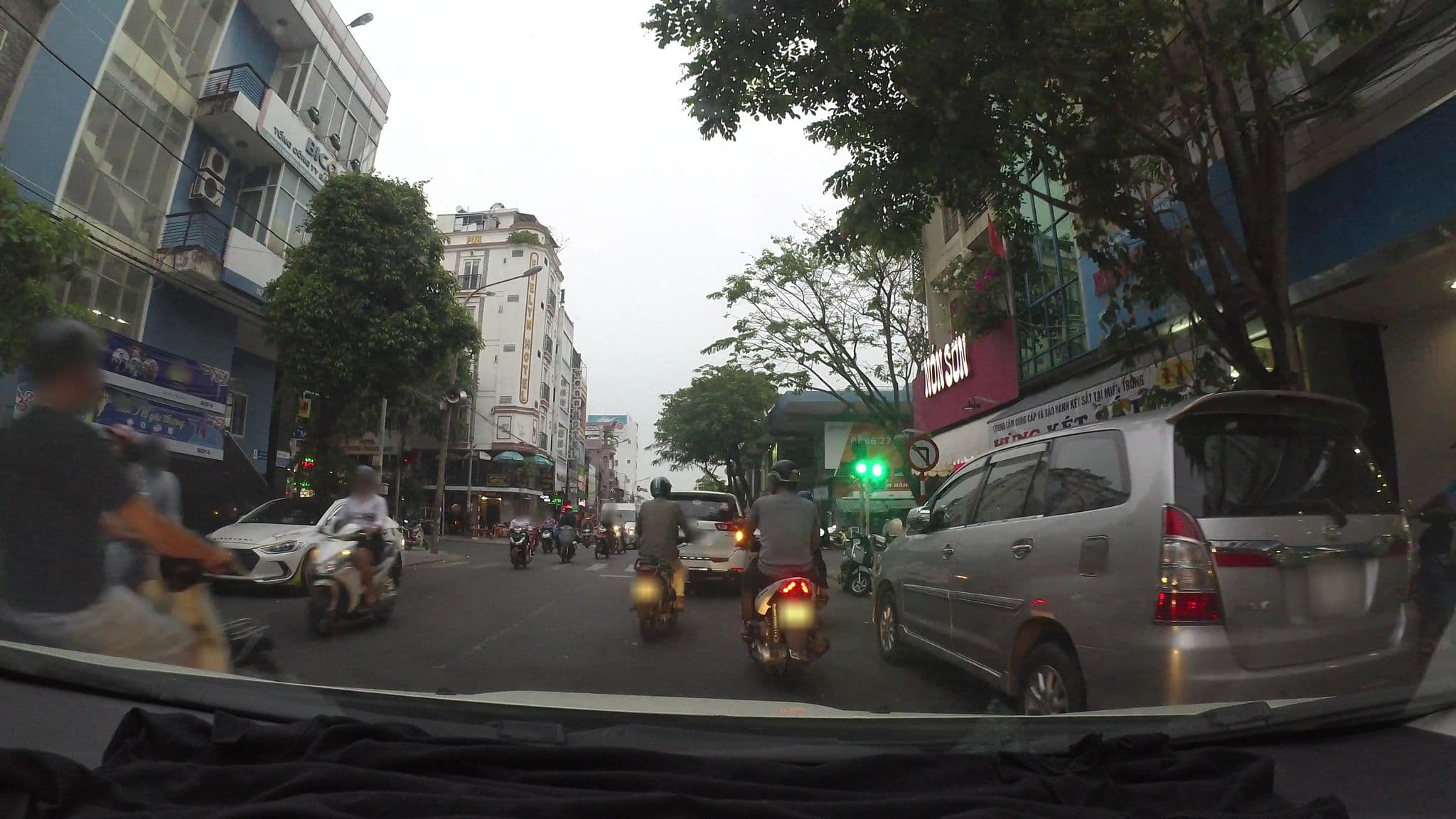 Street view near Wynn Hotel, Da Nang — © kaartcam (CC BY-SA · Mapillary)