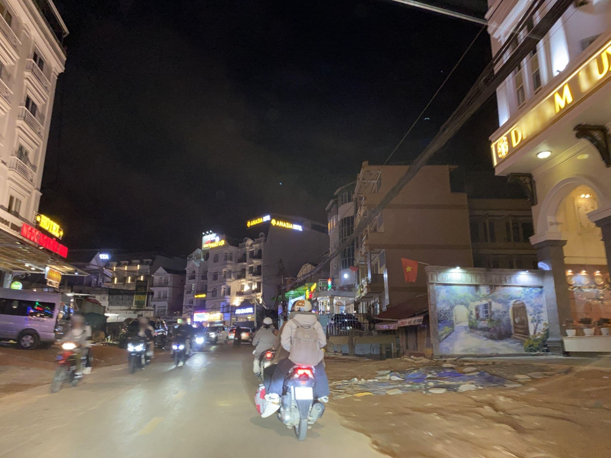 Street view near Quang Huy, Ðà Lạt — © DriveWithHoang (CC BY-SA · Mapillary)