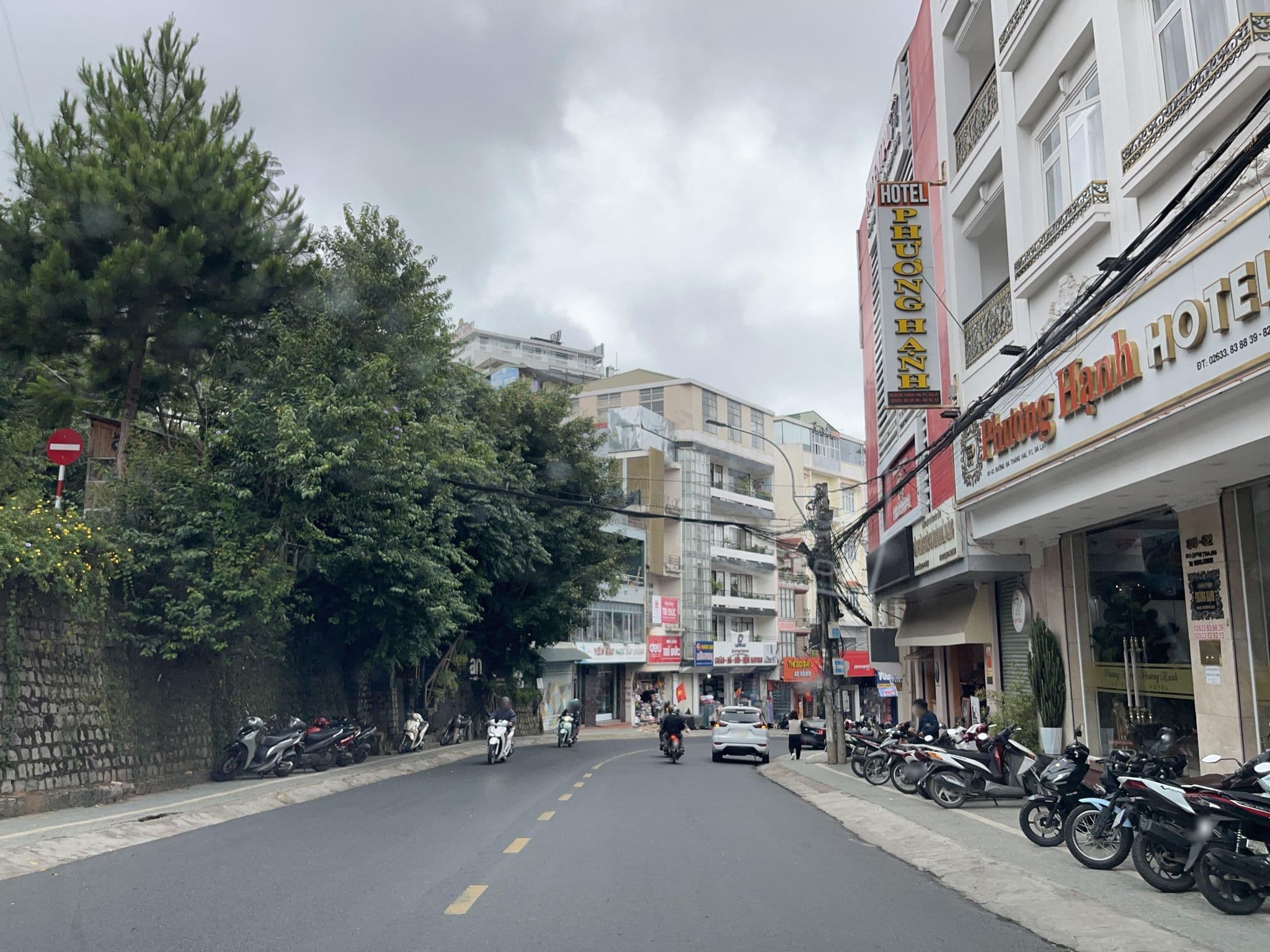 Street view near Pansy HOTEL, Ðà Lạt — © DriveWithHoang (CC BY-SA · Mapillary)