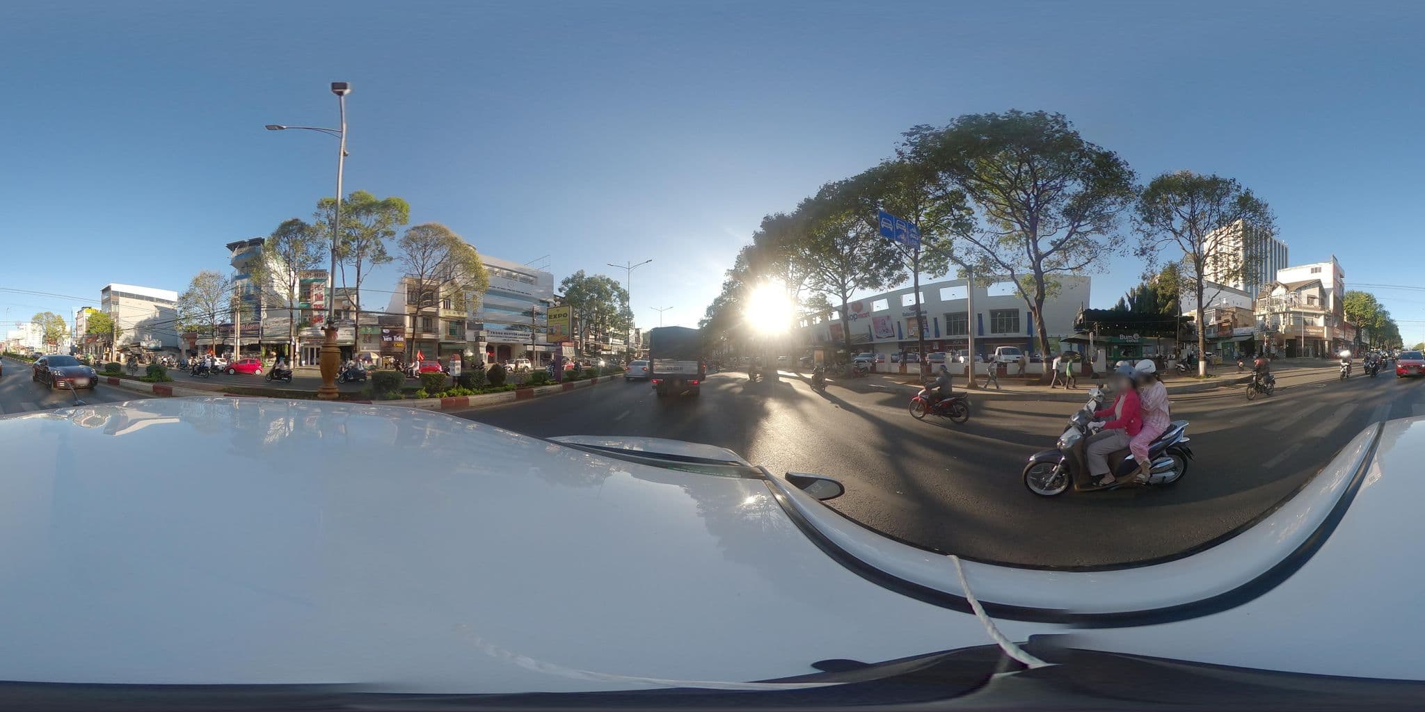 Street view near Hoang Tan Hotel, Buôn Ma Thuột — © trung (CC BY-SA · Mapillary)