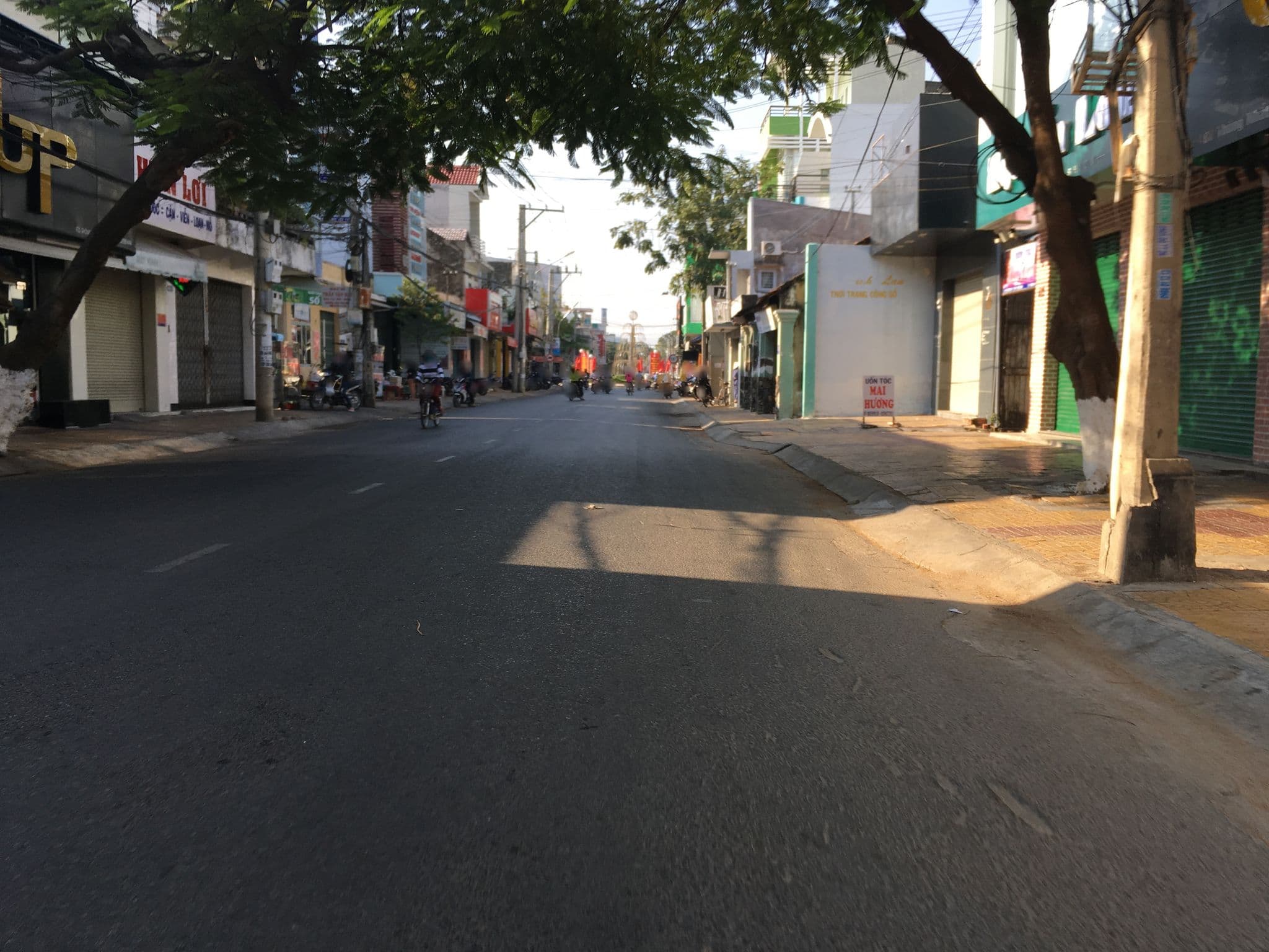 Street view near Khách Sạn Hữu Nghị, Phan Rang-Tháp Chàm — © theboman01 (CC BY-SA · Mapillary)