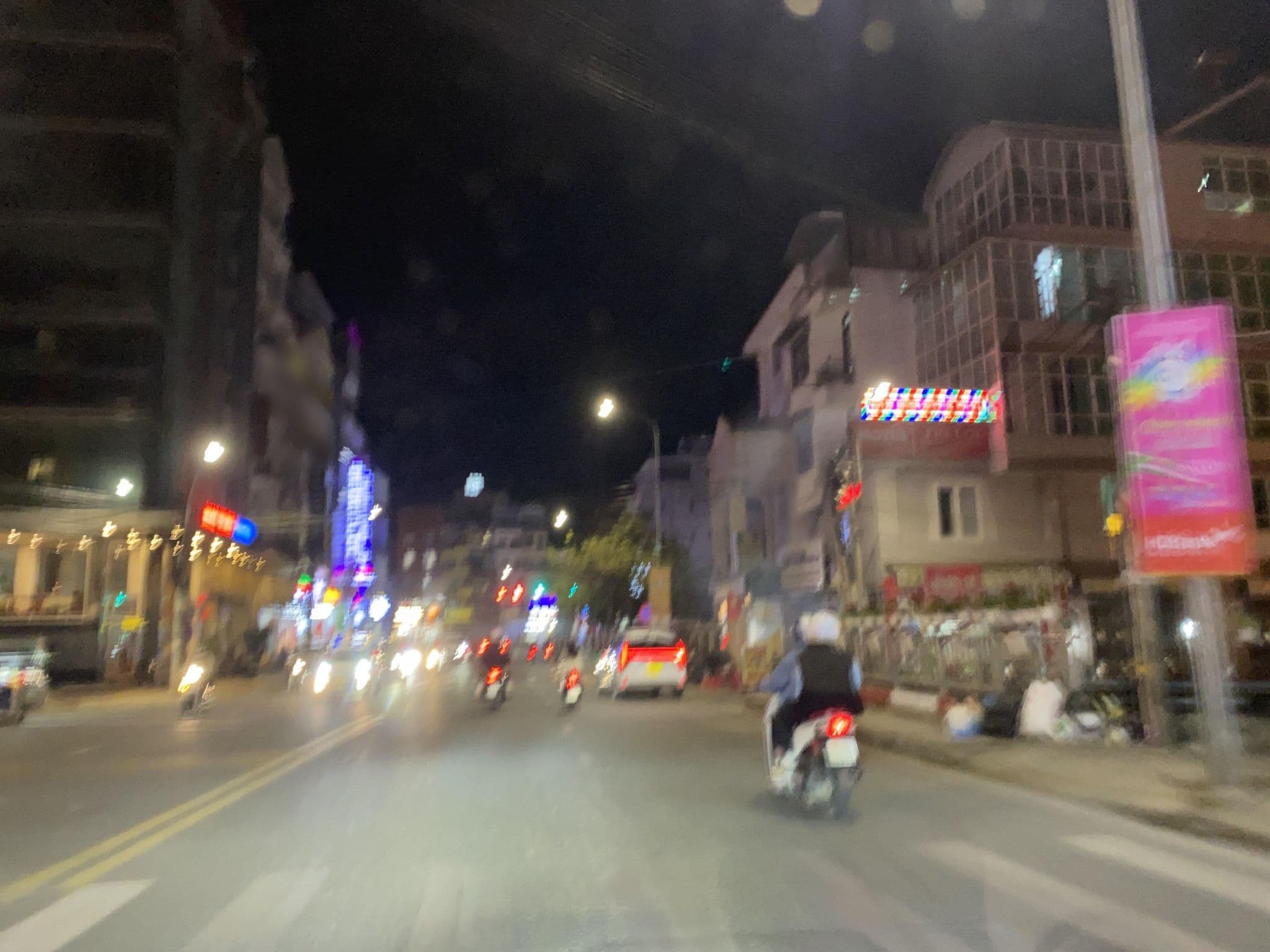 Street view near Mai Vàng Hotel, Ðà Lạt — © DriveWithHoang (CC BY-SA · Mapillary)