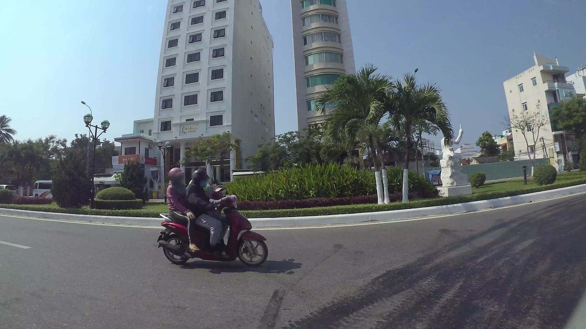 Street view near Galaxy Hotel, Sơn Trà — © kaartcam (CC BY-SA · Mapillary)