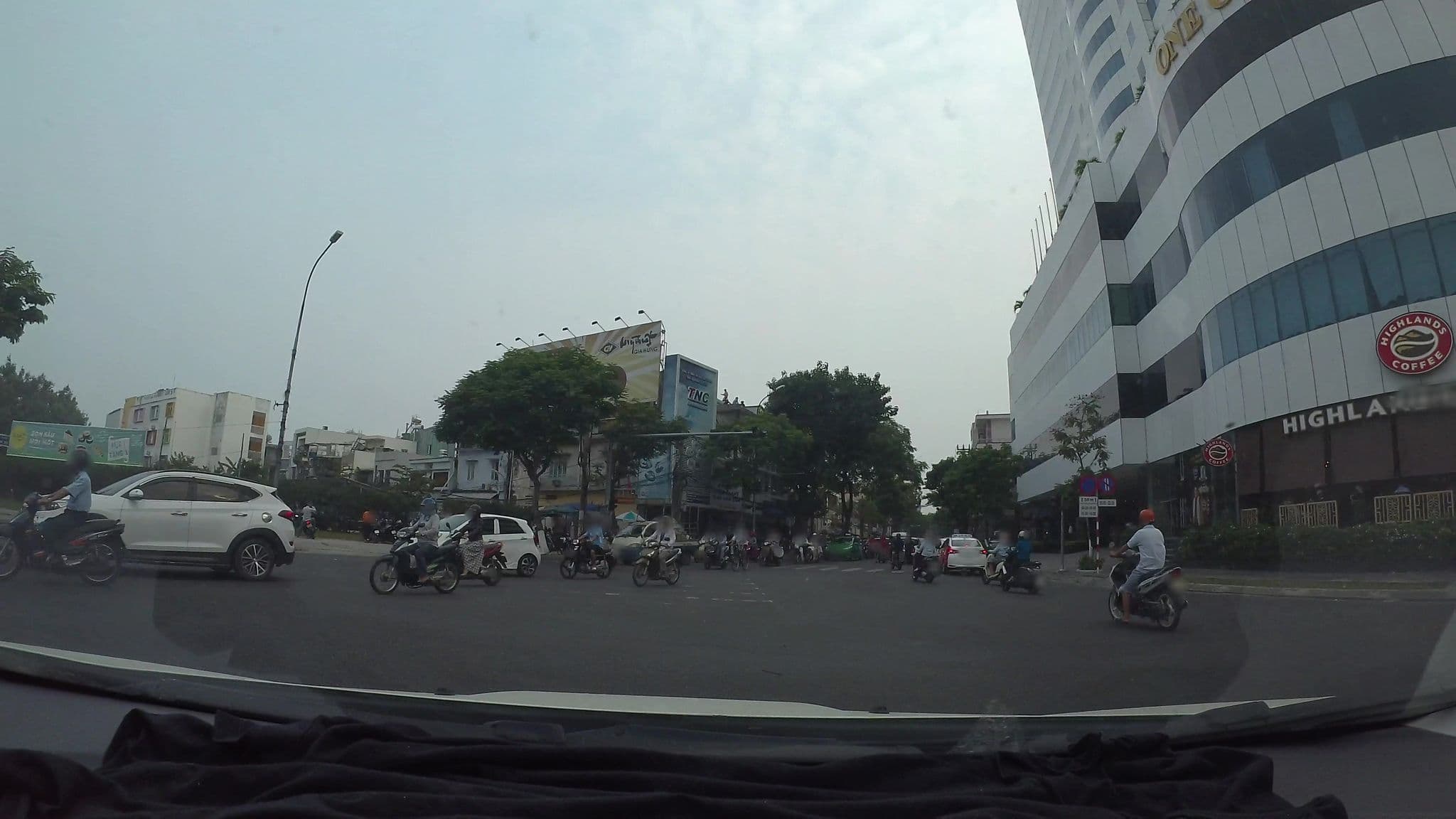Street view near HAGL Plaza Hotel, Da Nang — © kaartcam (CC BY-SA · Mapillary)