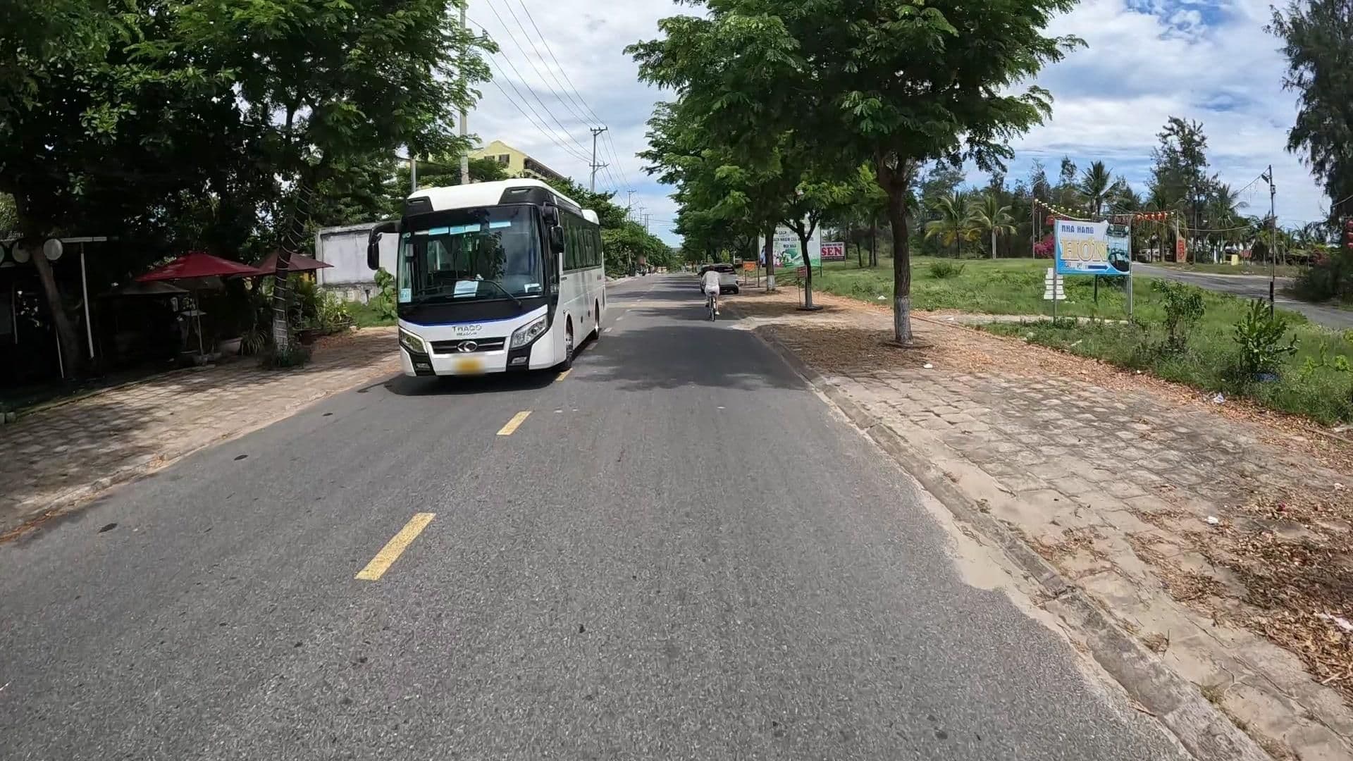 Street view near Biển Nắng Seasun Homestay, Tra Que Vegetable Village — © lucomsky (CC BY-SA · Mapillary)