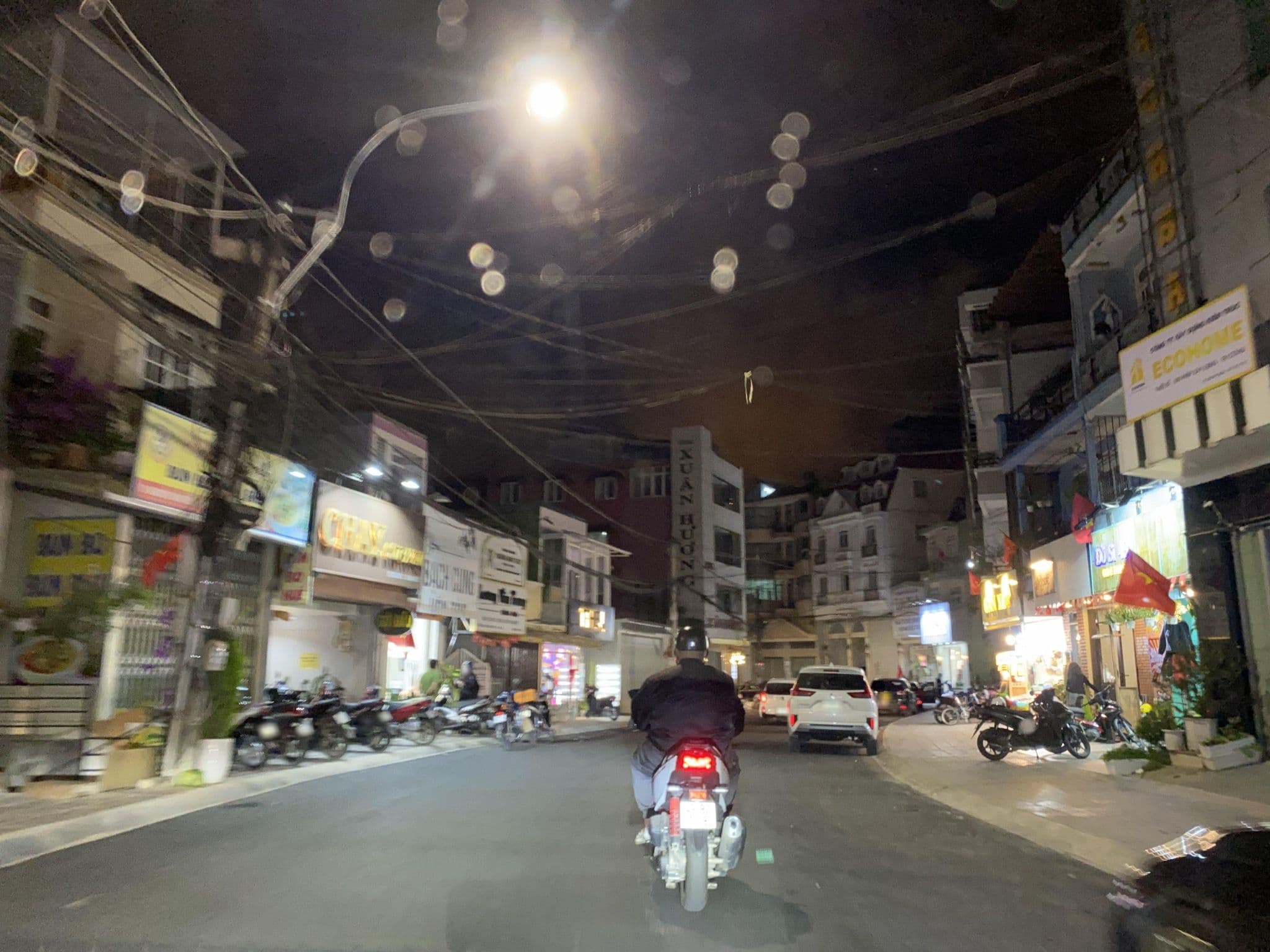 Street view near Little Dalat Diamond, Ðà Lạt — © DriveWithHoang (CC BY-SA · Mapillary)