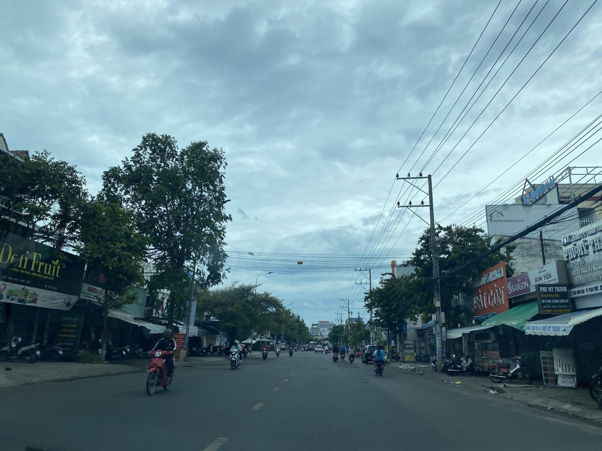 Street view near Hotel Minh Khuê - Massage  Lê Hùng 2, Phan Thiết — © DriveWithHoang (CC BY-SA · Mapillary)