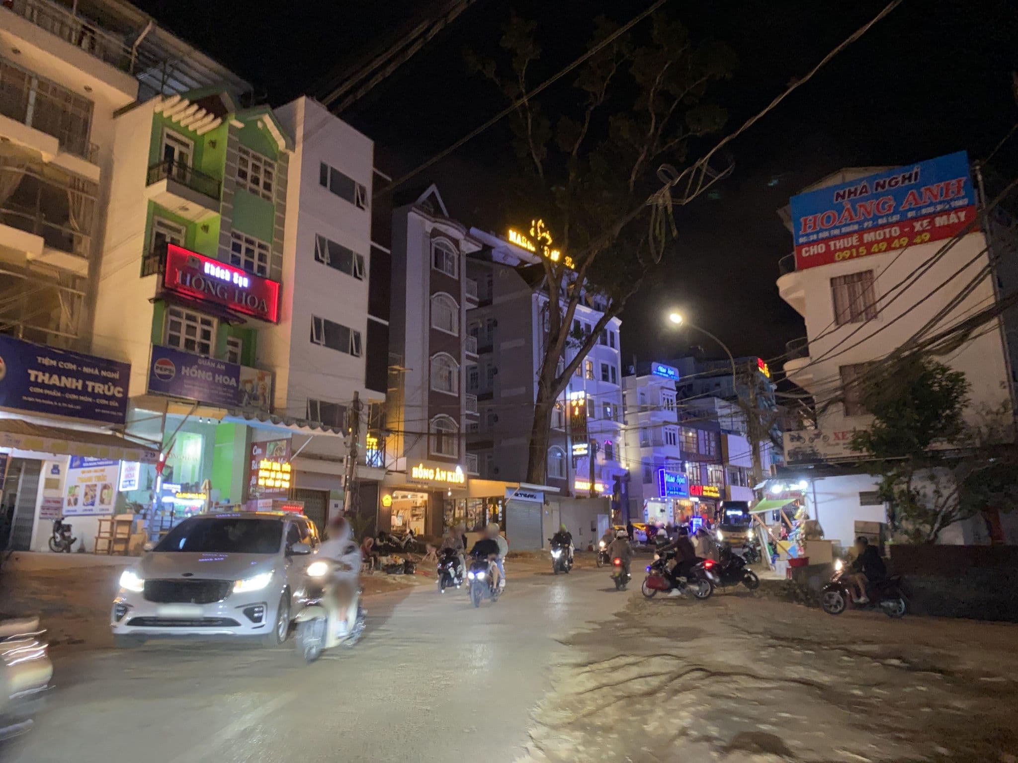 Street view near Hong Hoa, Ðà Lạt — © DriveWithHoang (CC BY-SA · Mapillary)