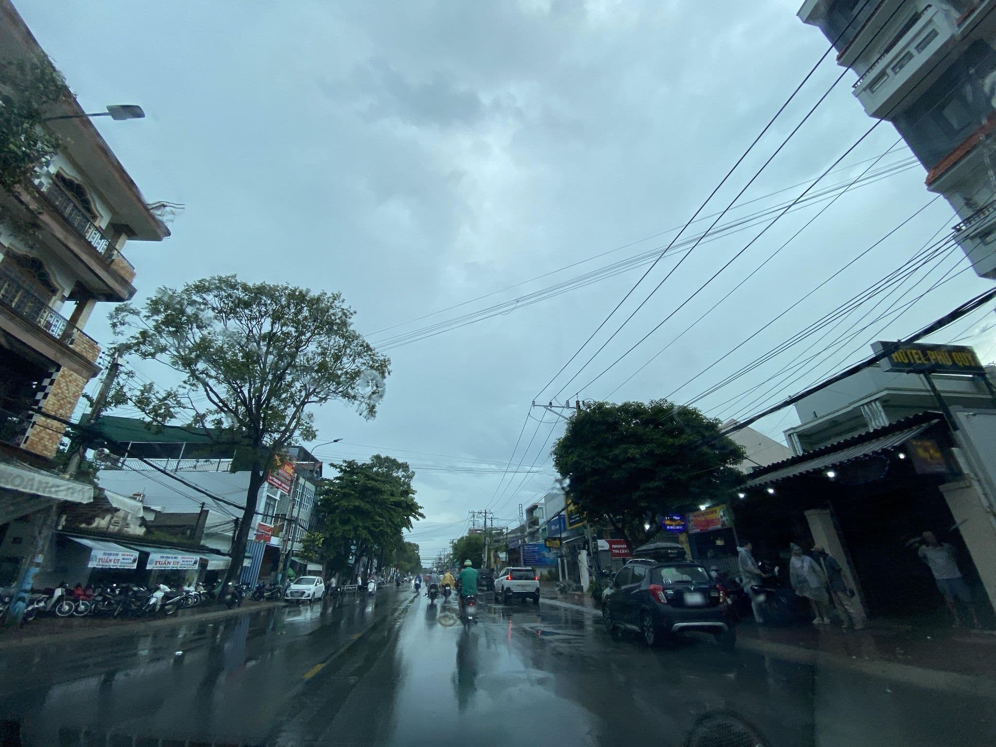 Street view near Phuong Thao Hotel, Phan Thiết — © DriveWithHoang (CC BY-SA · Mapillary)