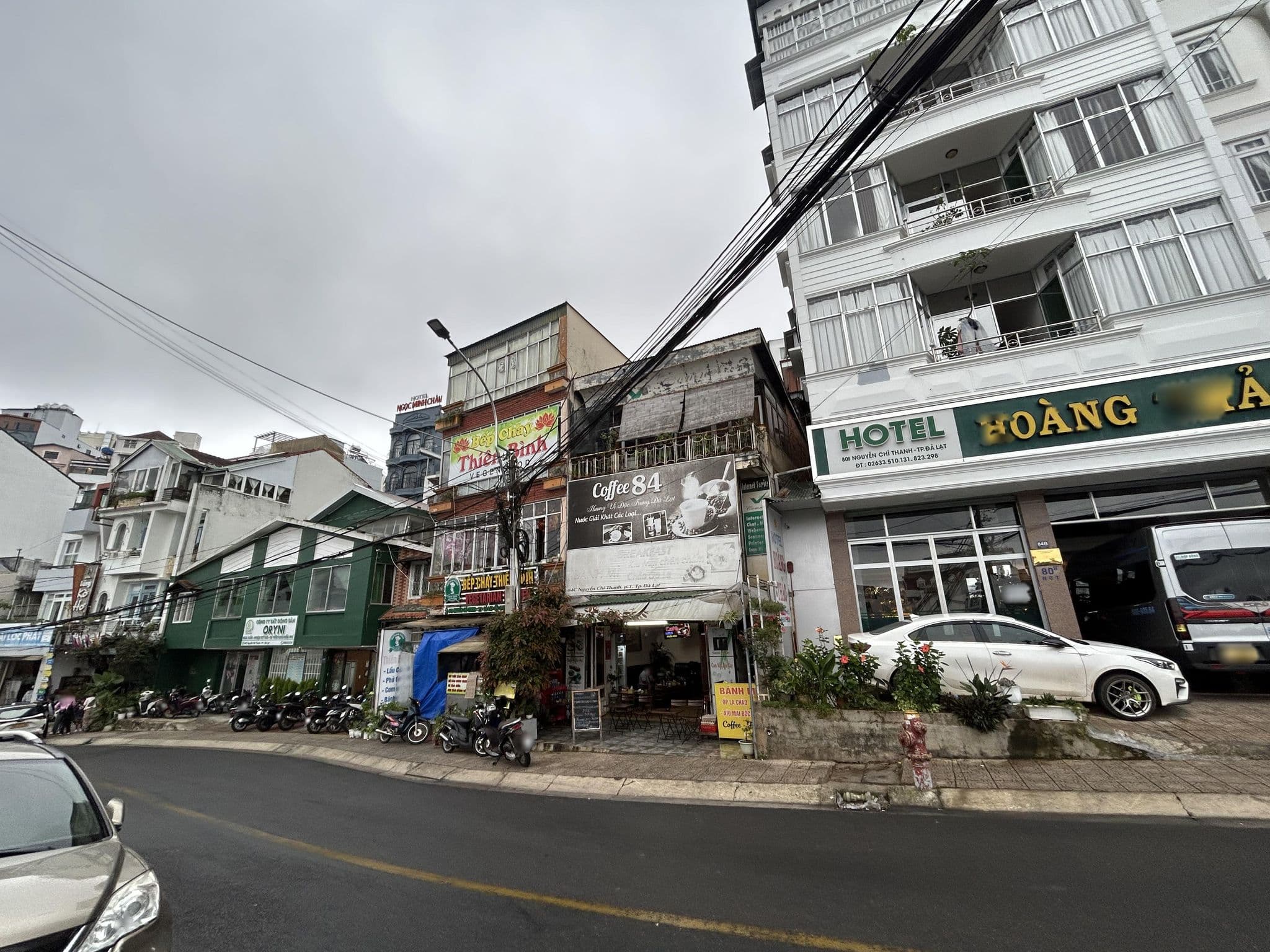 Street view near QT Da lat hotel, Ðà Lạt — © ruslan_fat (CC BY-SA · Mapillary)