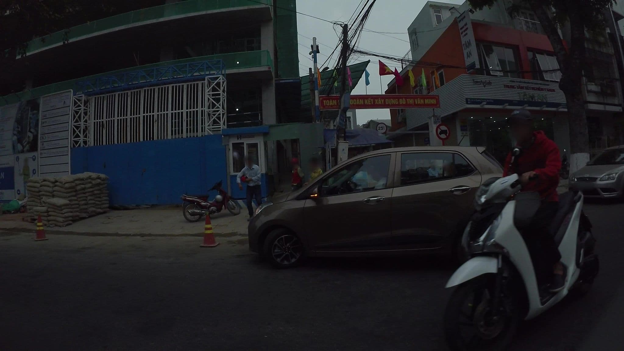 Street view near Royal Hotel Danang, Da Nang — © kaartcam (CC BY-SA · Mapillary)