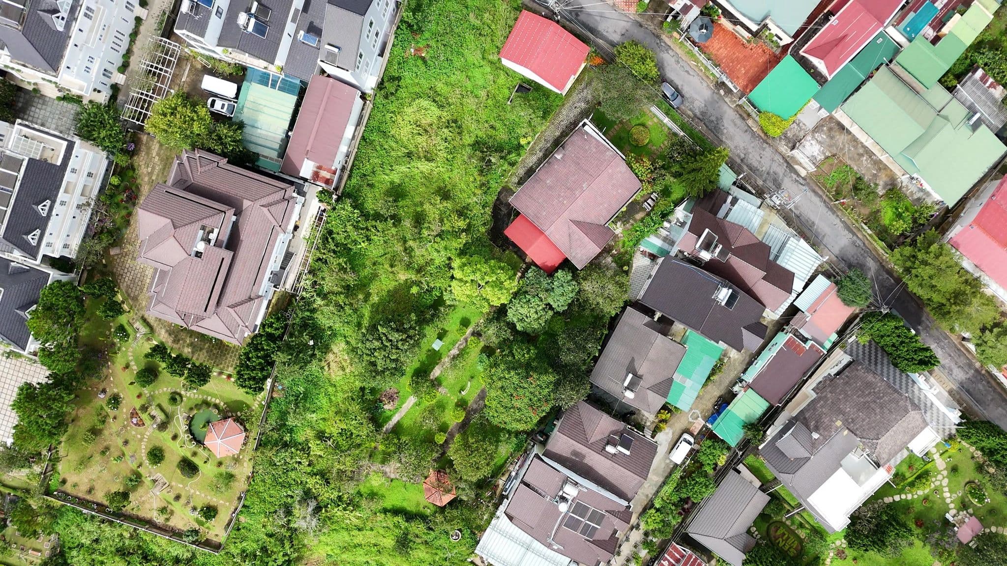 Street view near Khách Sạn Dalat De Charme Village, Ðà Lạt — © theonenetwork (CC BY-SA · Mapillary)
