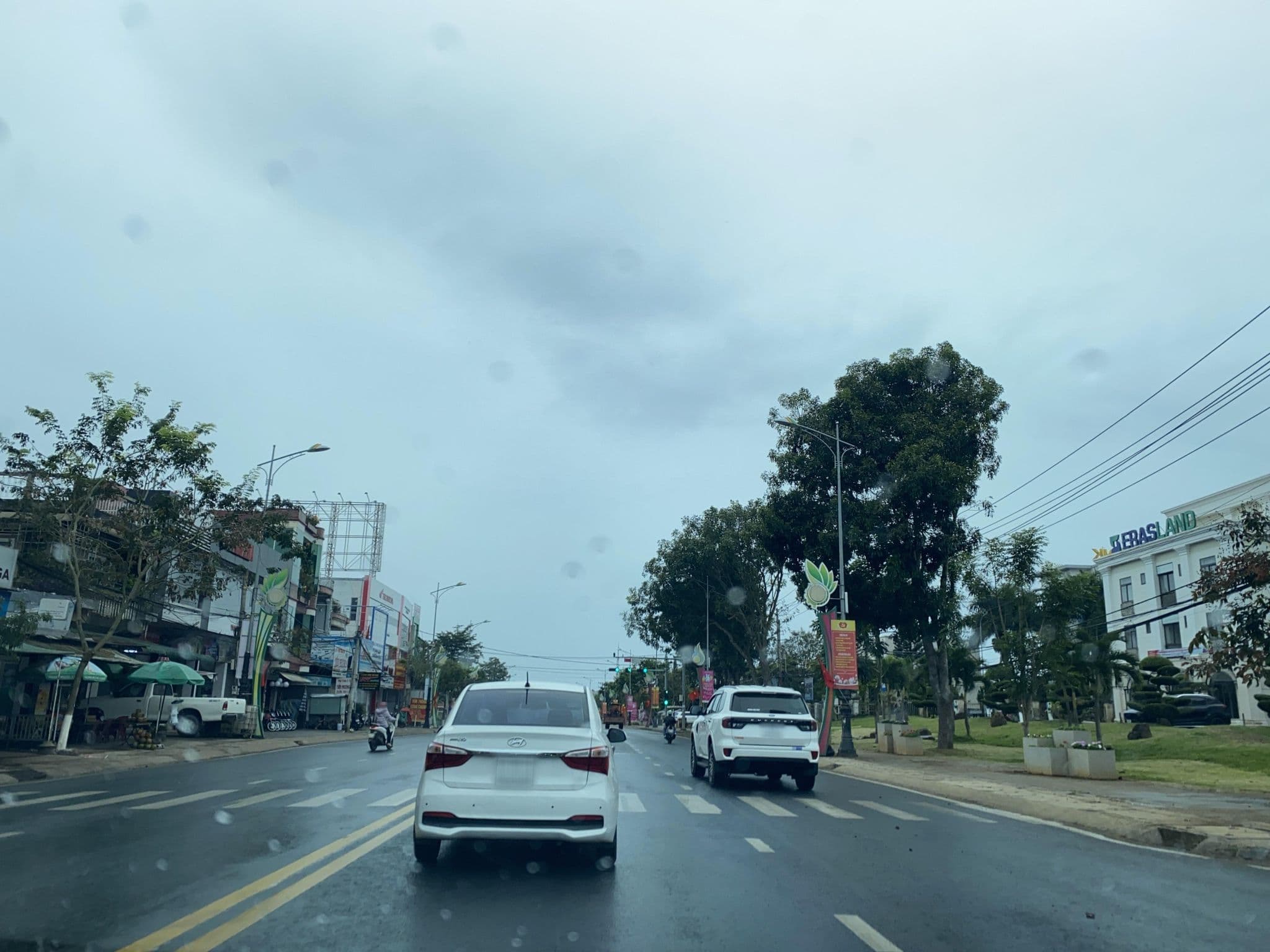 Street view near Sandals Hotel, Đưc Trọng — © DriveWithHoang (CC BY-SA · Mapillary)