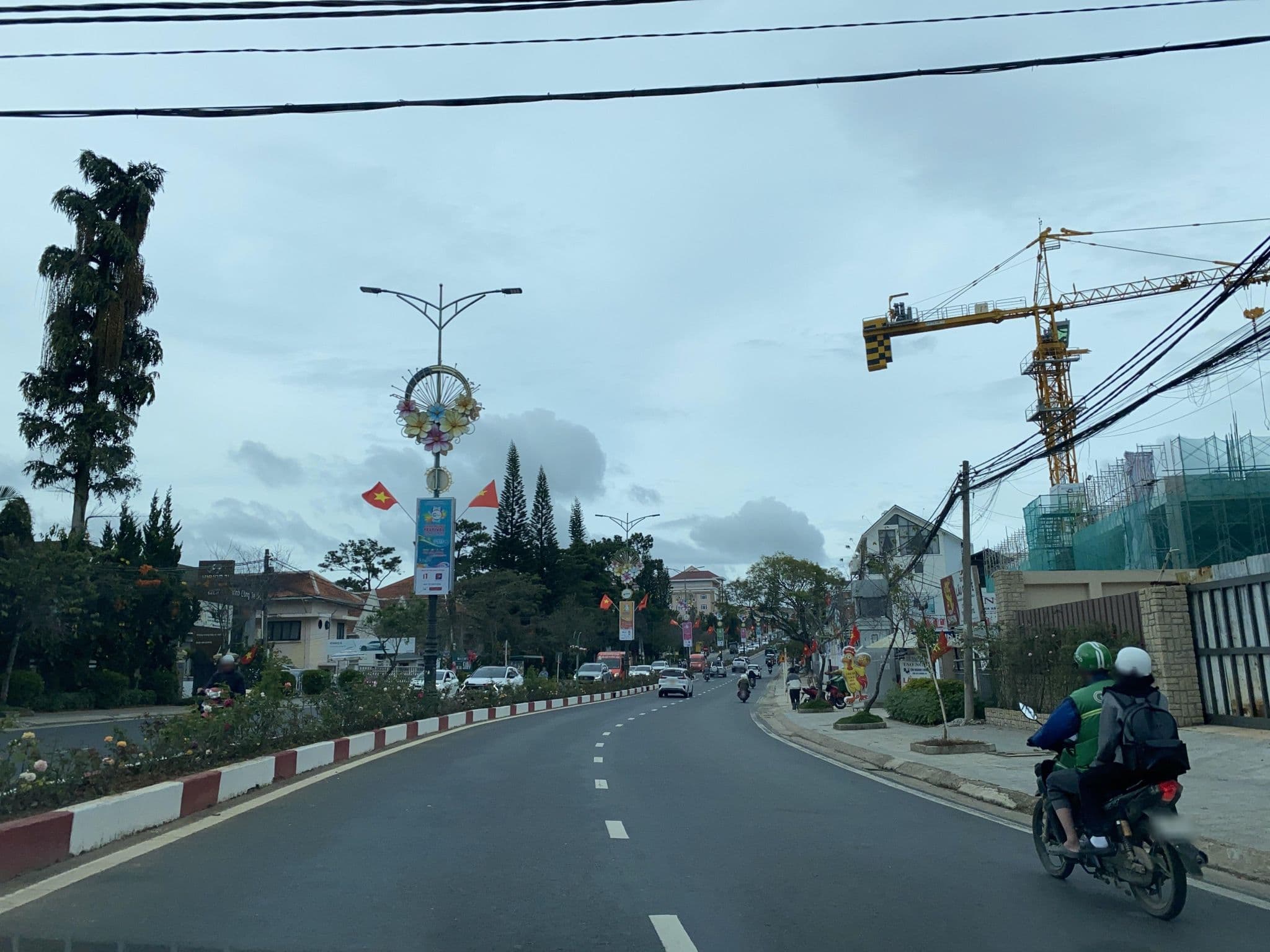Street view near là em boutique villa, Ðà Lạt — © DriveWithHoang (CC BY-SA · Mapillary)