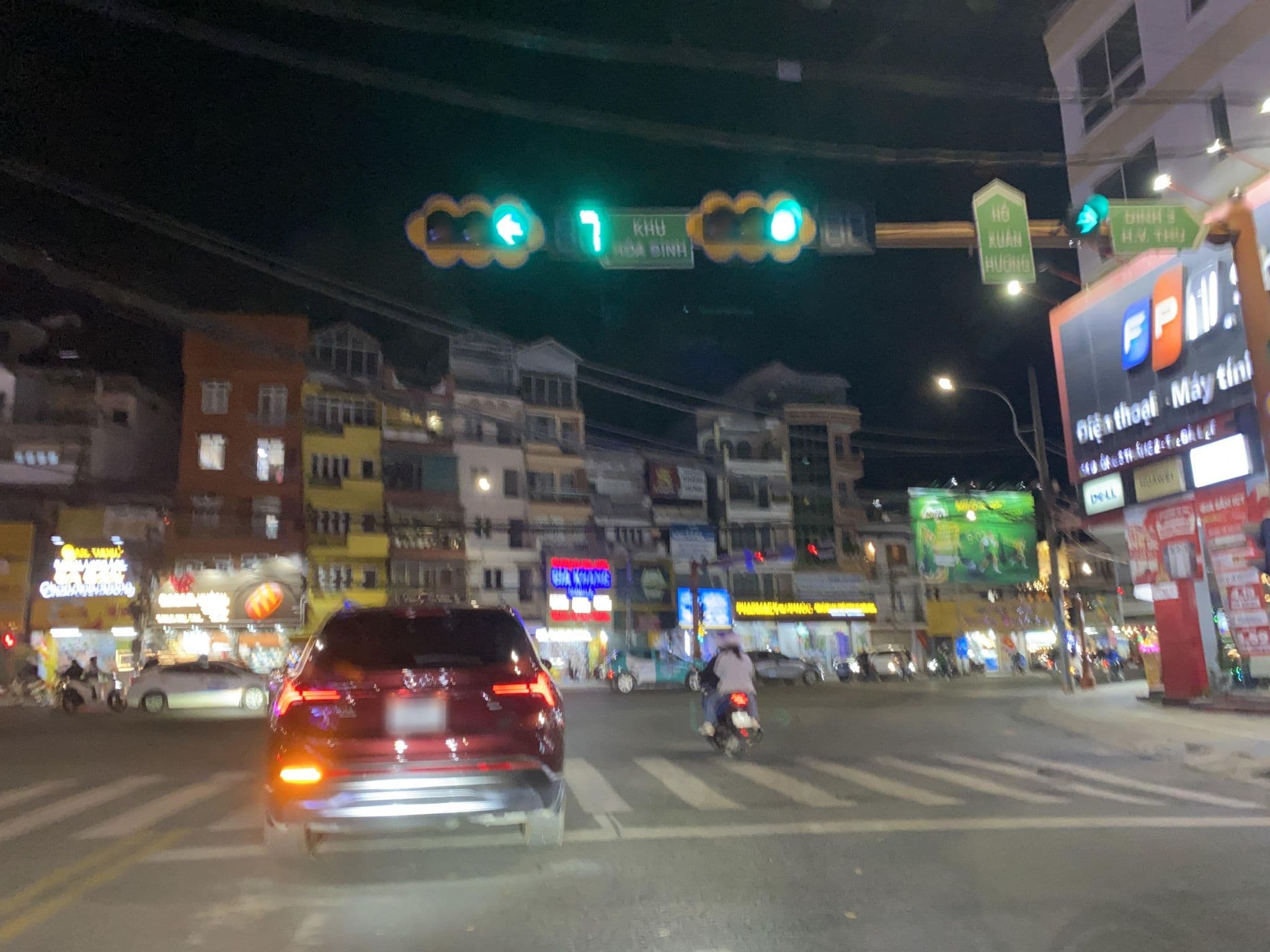 Street view near Sweet Lavender Hotel, Ðà Lạt — © DriveWithHoang (CC BY-SA · Mapillary)