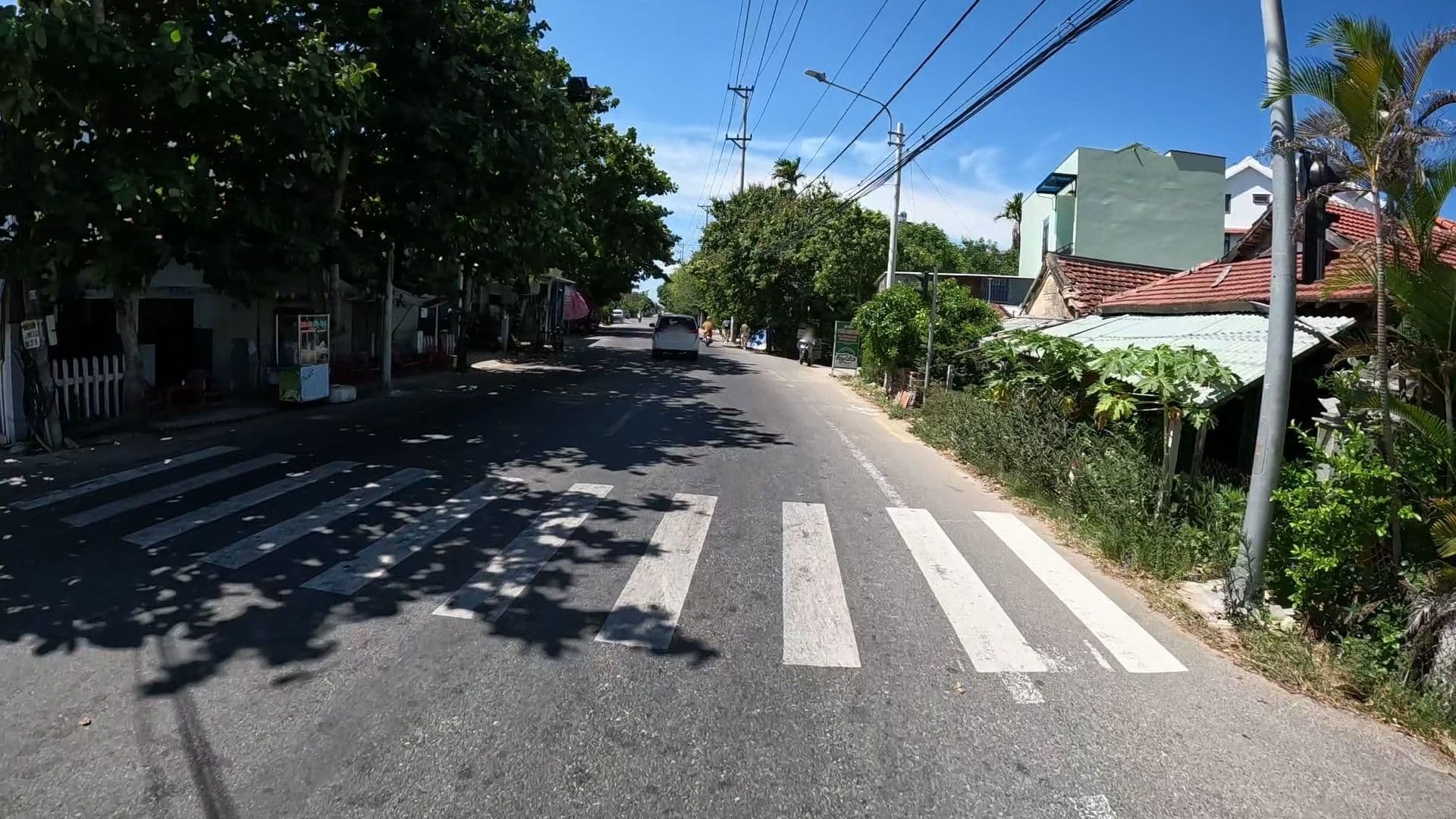 Street view near Christina’s Tra Que Oasis, Tra Que Vegetable Village — © lucomsky (CC BY-SA · Mapillary)