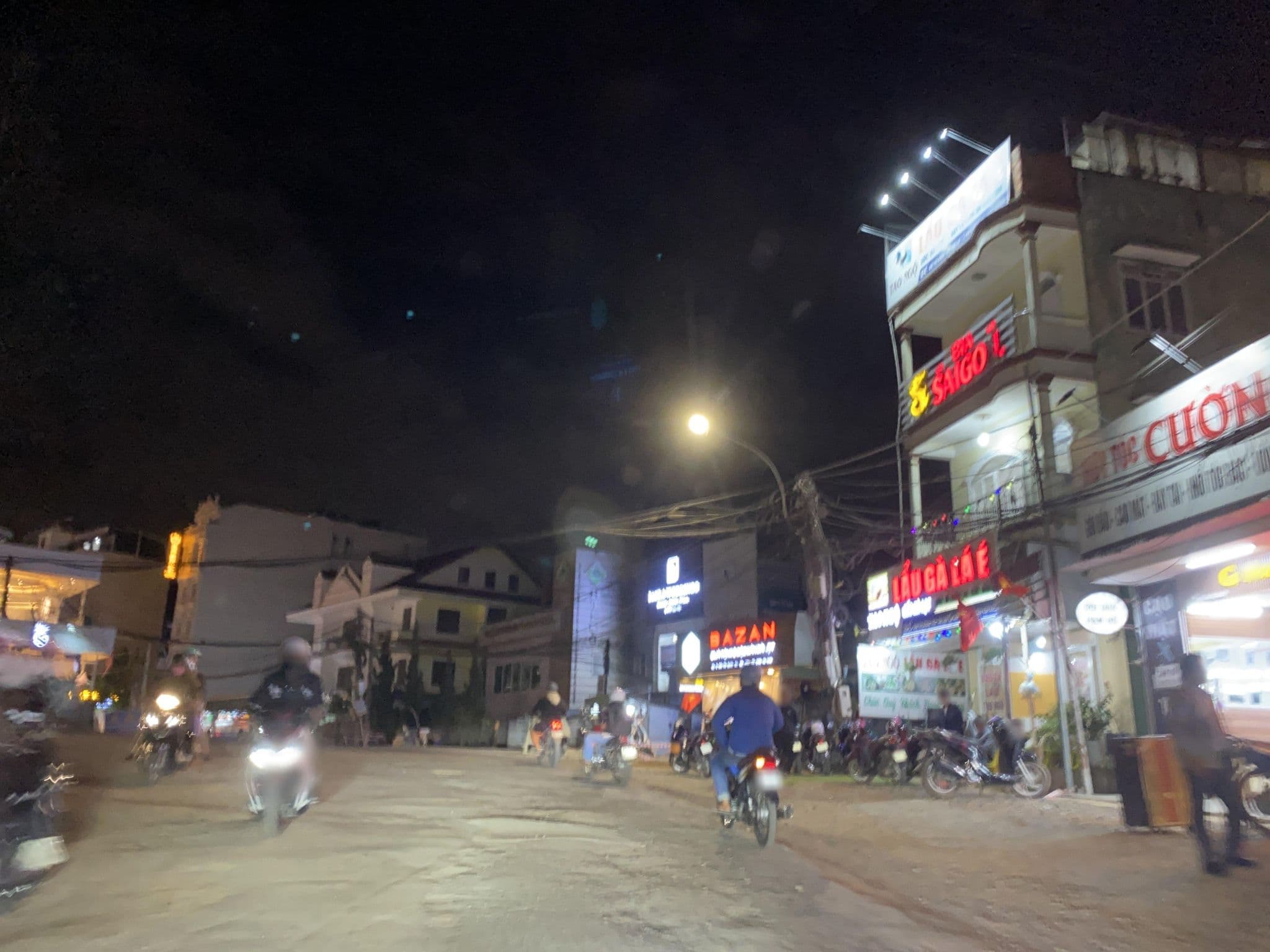 Street view near King Hotel Dalat, Ðà Lạt — © DriveWithHoang (CC BY-SA · Mapillary)