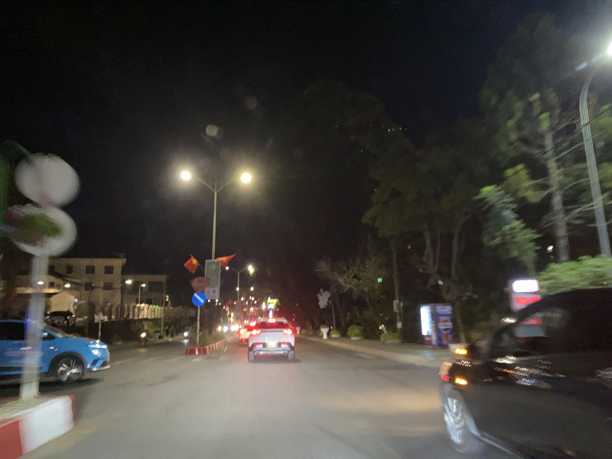 Street view near Ngoc Phat Hotel, Ðà Lạt — © DriveWithHoang (CC BY-SA · Mapillary)