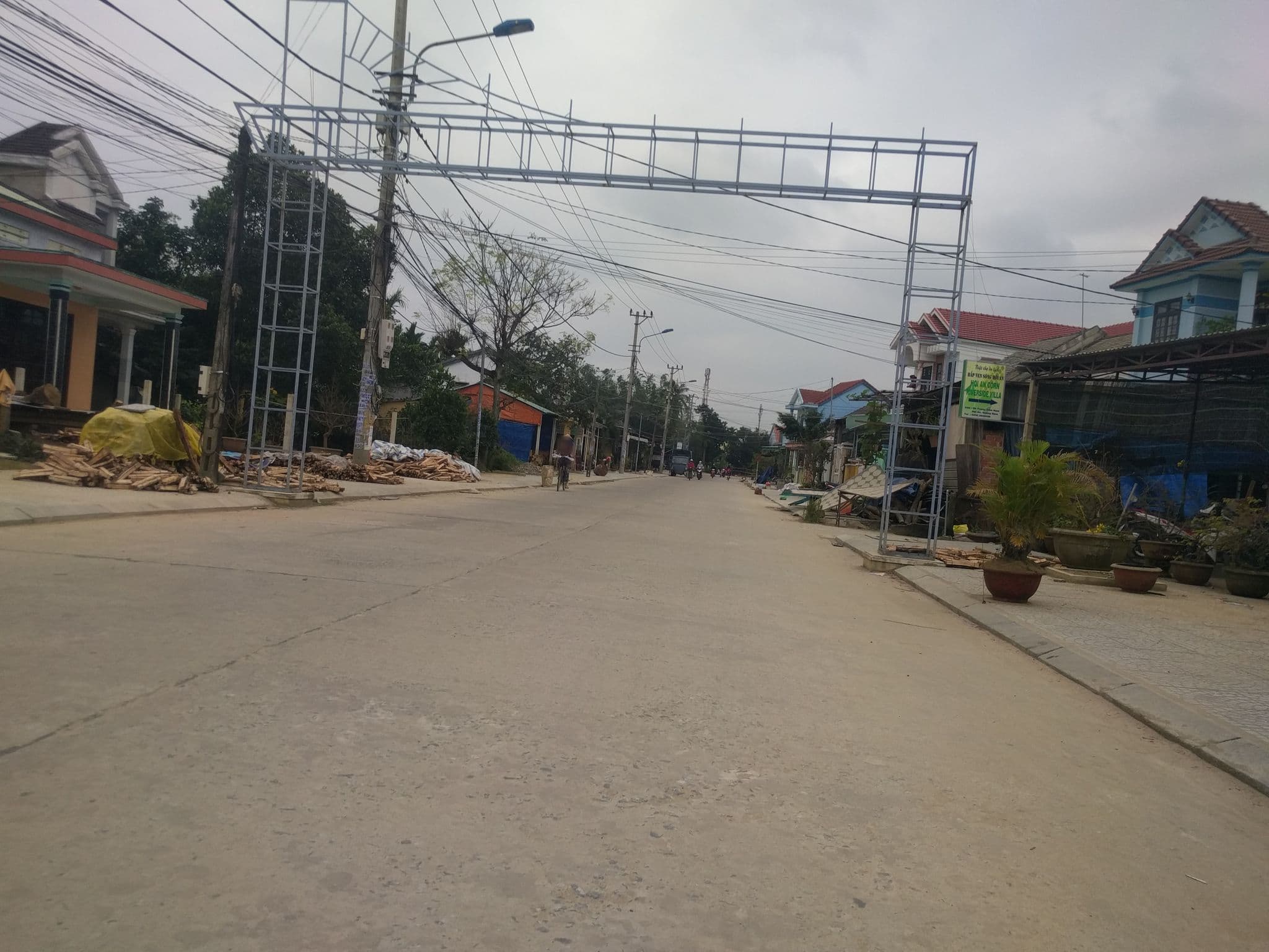 Street view near Thu Bon Riverside Homestay, Hoi An — © emackres (CC BY-SA · Mapillary)
