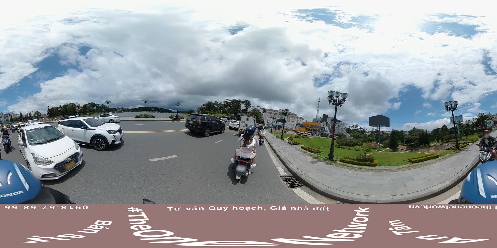 Street view near Nhà Nghỉ Kim Tuyến, Ðà Lạt — © theonenetwork (CC BY-SA · Mapillary)