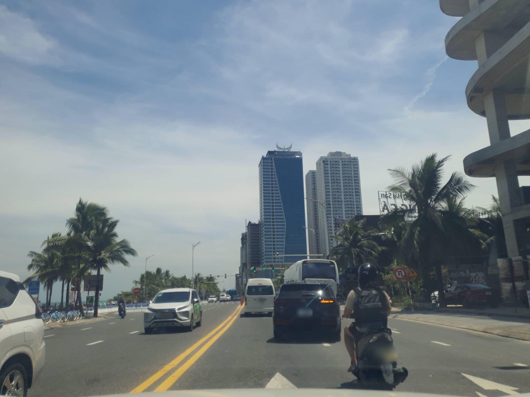 Street view near DLG Hotel, Sơn Trà — © congduy (CC BY-SA · Mapillary)
